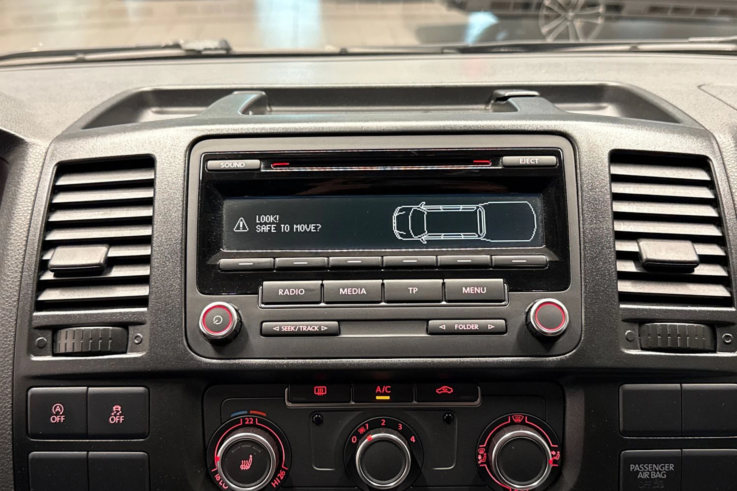 Musta Volkswagen TRANSPORTER 2015 kuva 20.