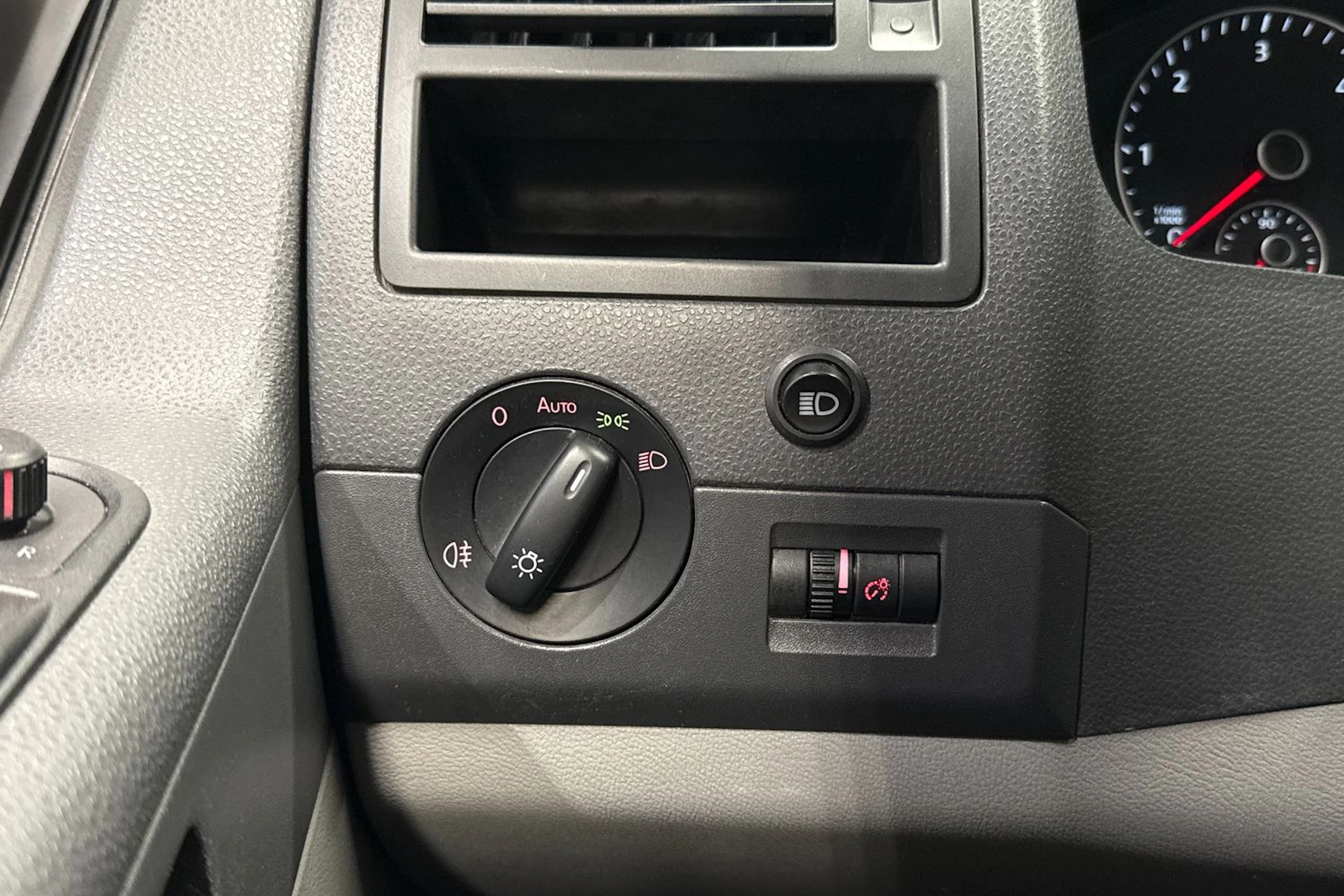 Musta Volkswagen TRANSPORTER 2015 kuva 23.