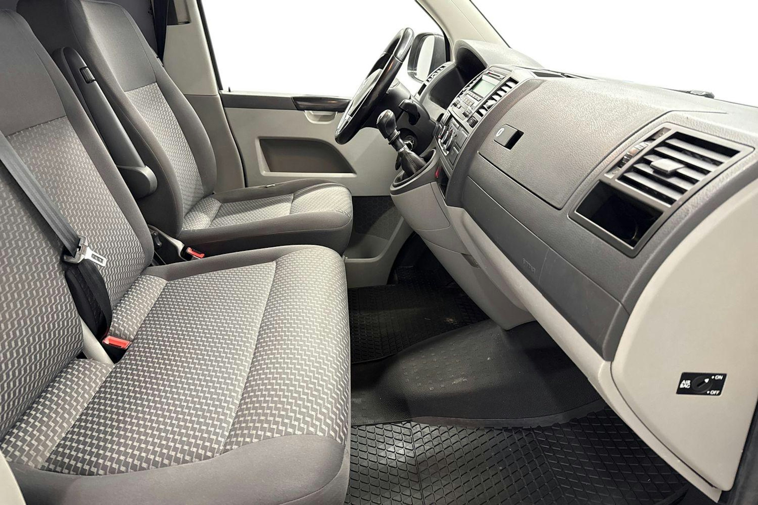 valkoinen Volkswagen Transporter 2015 kuva 9.