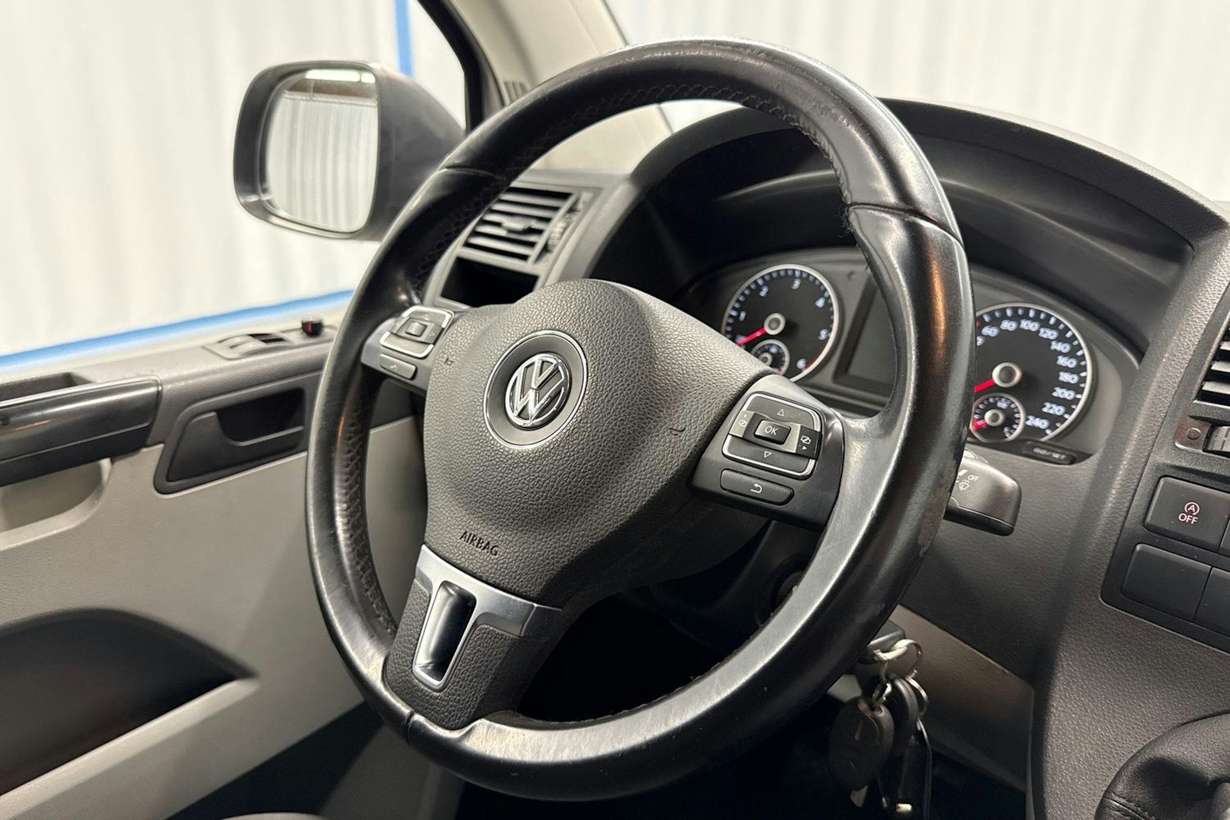 valkoinen Volkswagen Transporter 2015 kuva 13.