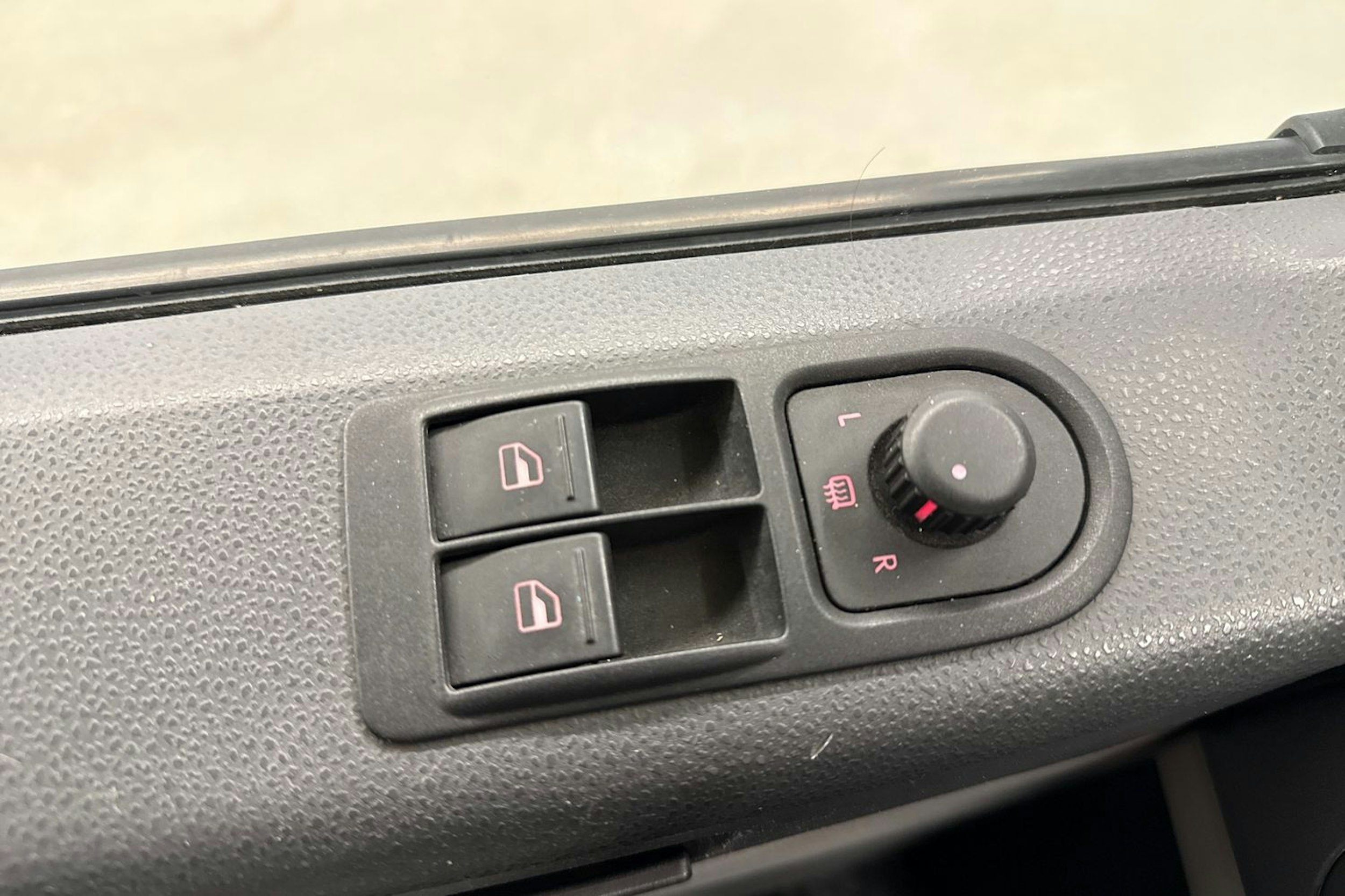 valkoinen Volkswagen Transporter 2015 kuva 19.