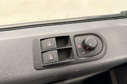 valkoinen Volkswagen Transporter 2015 kuva 19.