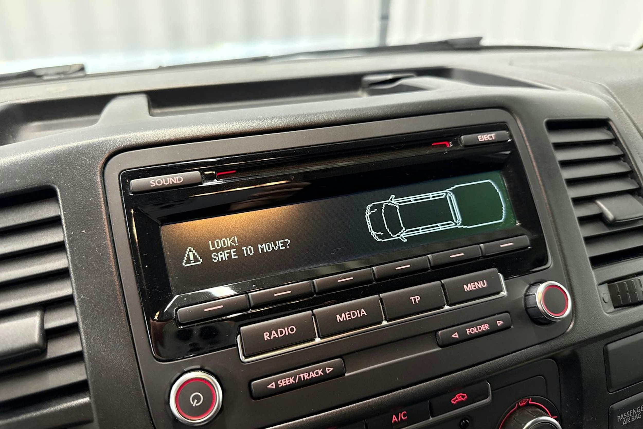 valkoinen Volkswagen Transporter 2015 kuva 20.