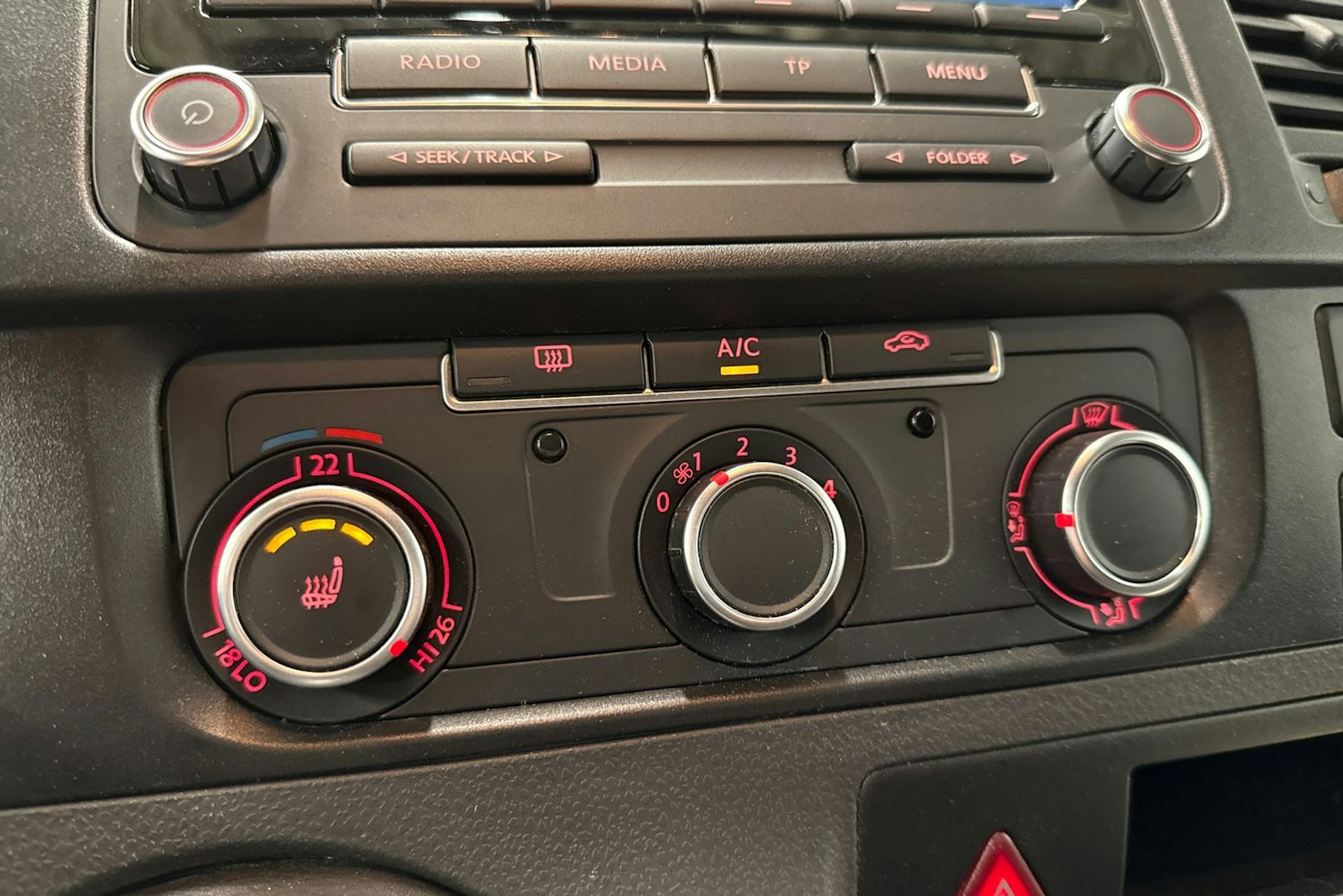 valkoinen Volkswagen Transporter 2015 kuva 21.