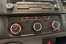 valkoinen Volkswagen Transporter 2015 kuva 21.