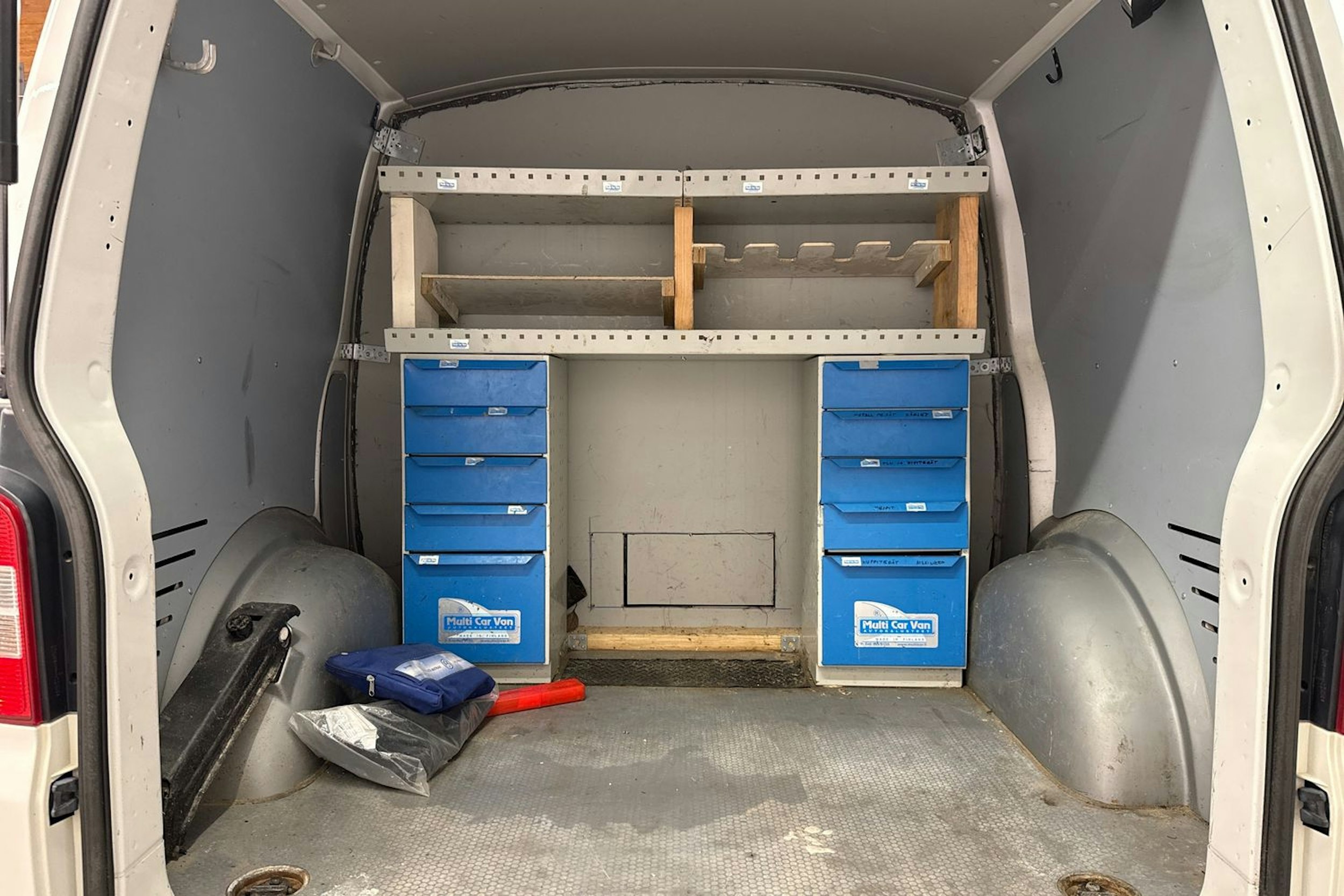 valkoinen Volkswagen Transporter 2015 kuva 25.