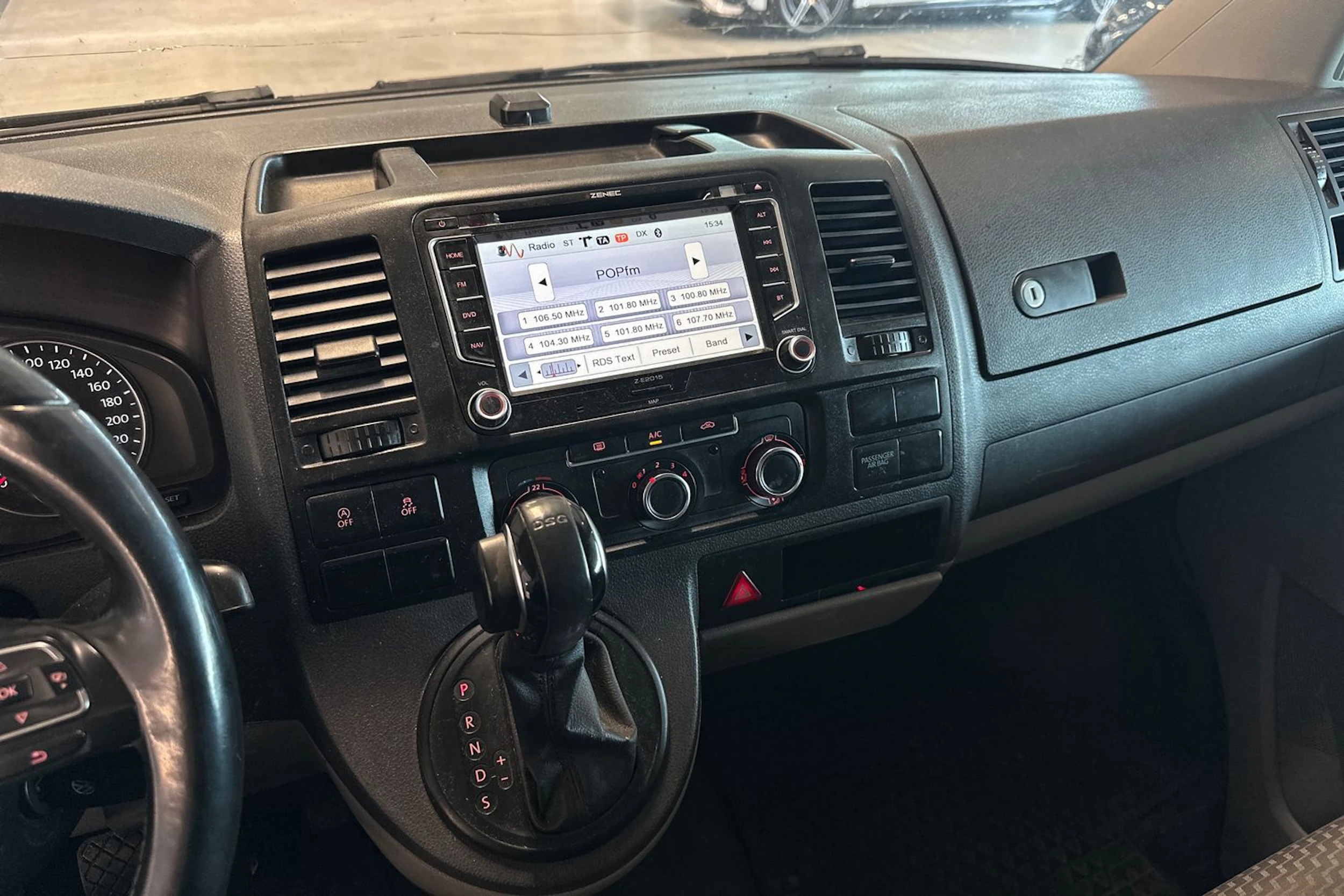 musta Volkswagen Transporter 2015 kuva 4.