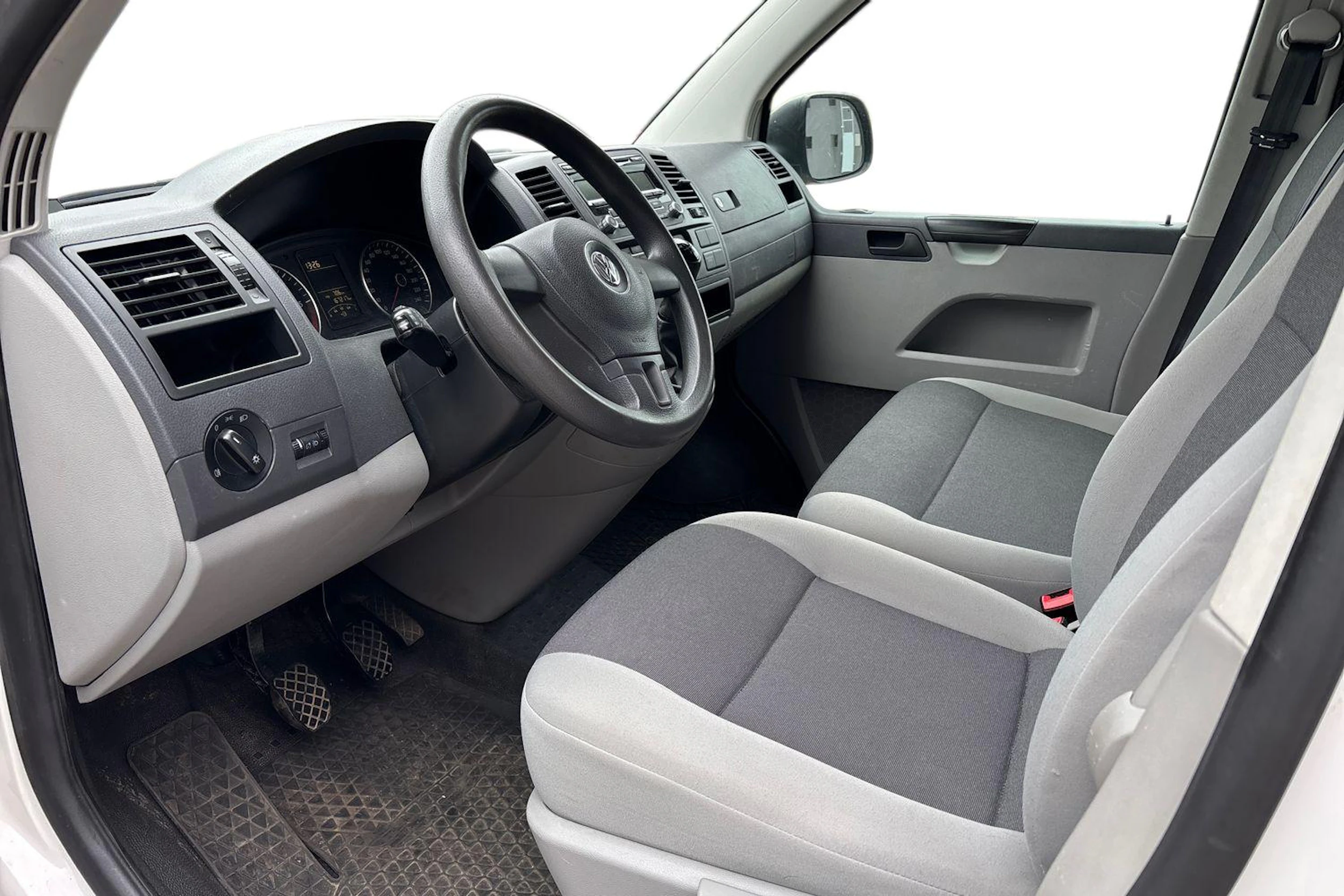 valkoinen Volkswagen Transporter 2015 kuva 3.