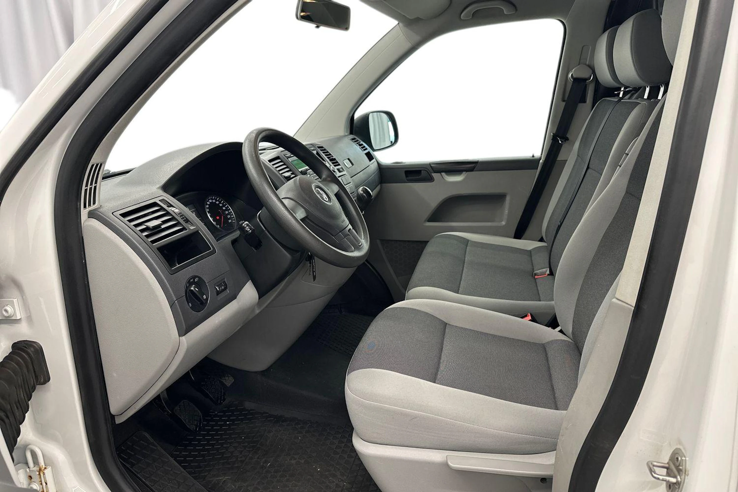 valkoinen Volkswagen Transporter 2015 kuva 6.