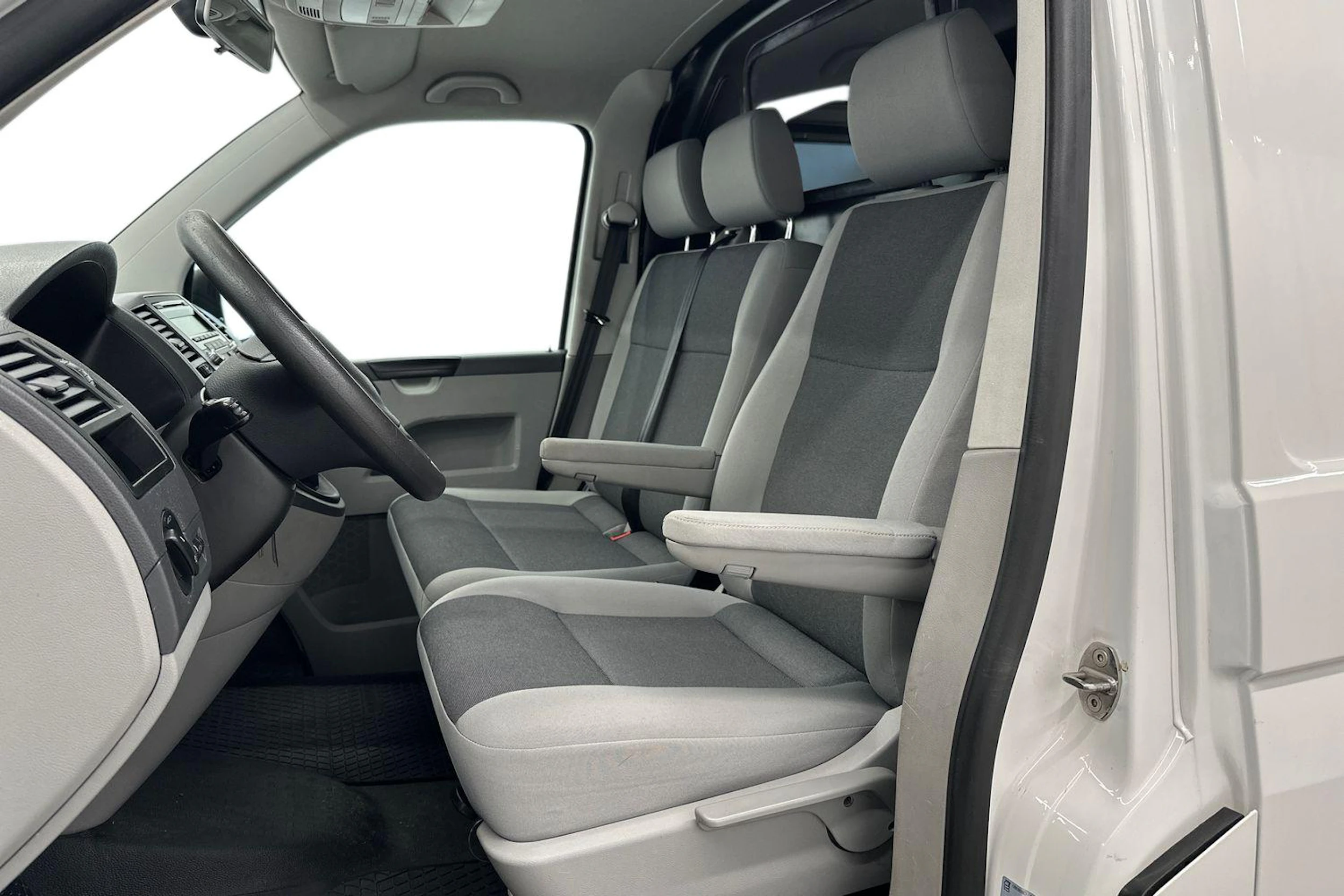 valkoinen Volkswagen Transporter 2015 kuva 8.
