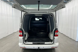 valkoinen Volkswagen Transporter 2015 kuva 10.