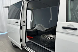 valkoinen Volkswagen Transporter 2015 kuva 11.