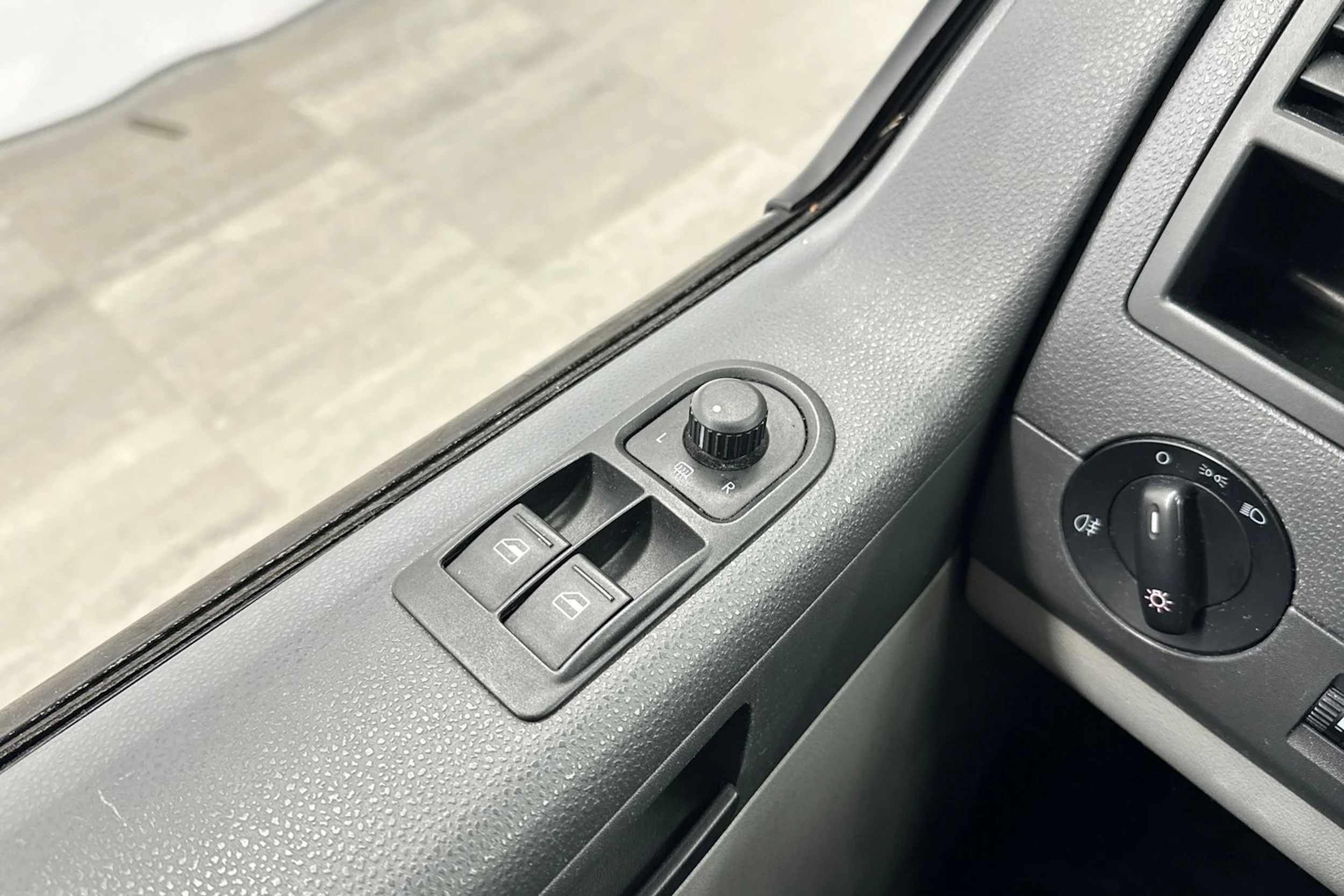 valkoinen Volkswagen Transporter 2015 kuva 13.