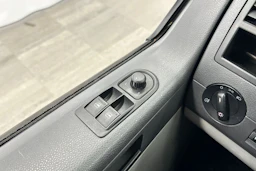 valkoinen Volkswagen Transporter 2015 kuva 13.