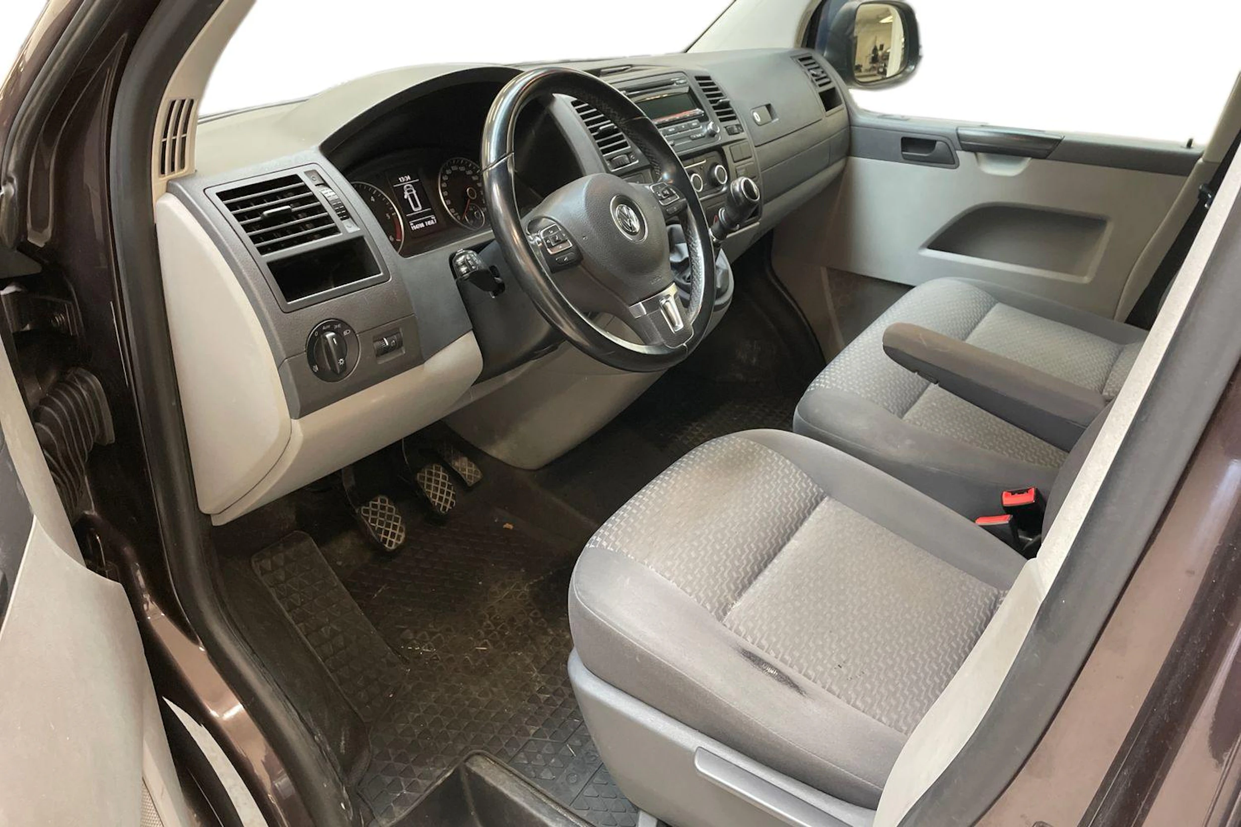 ruskea (beige) Volkswagen Transporter 2015 kuva 3.
