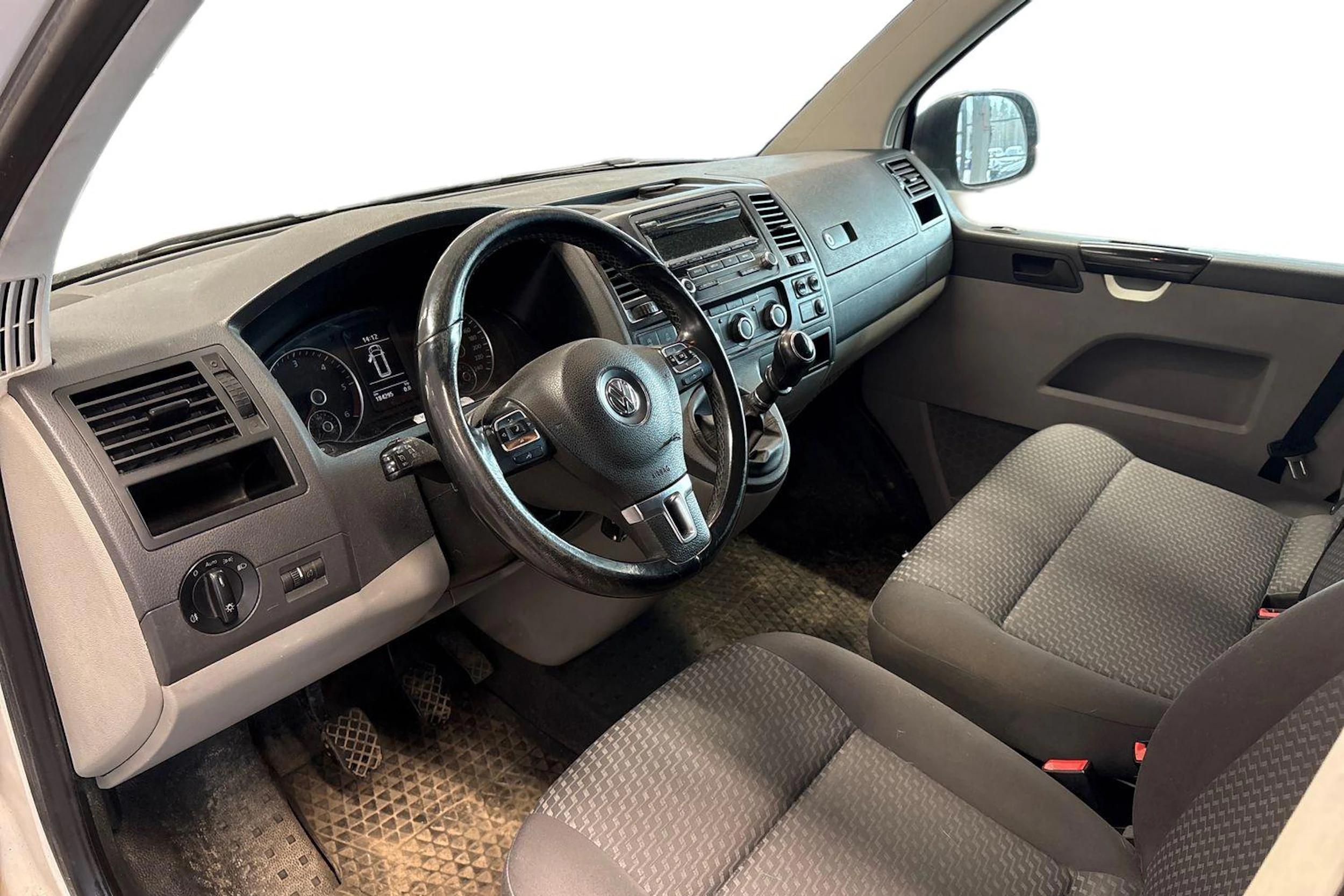 valkoinen Volkswagen Transporter 2015 kuva 3.