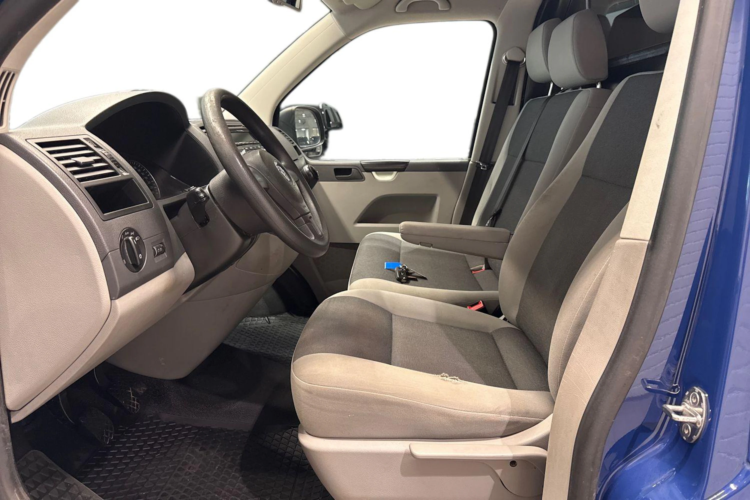 sininen Volkswagen Transporter 2015 kuva 9.
