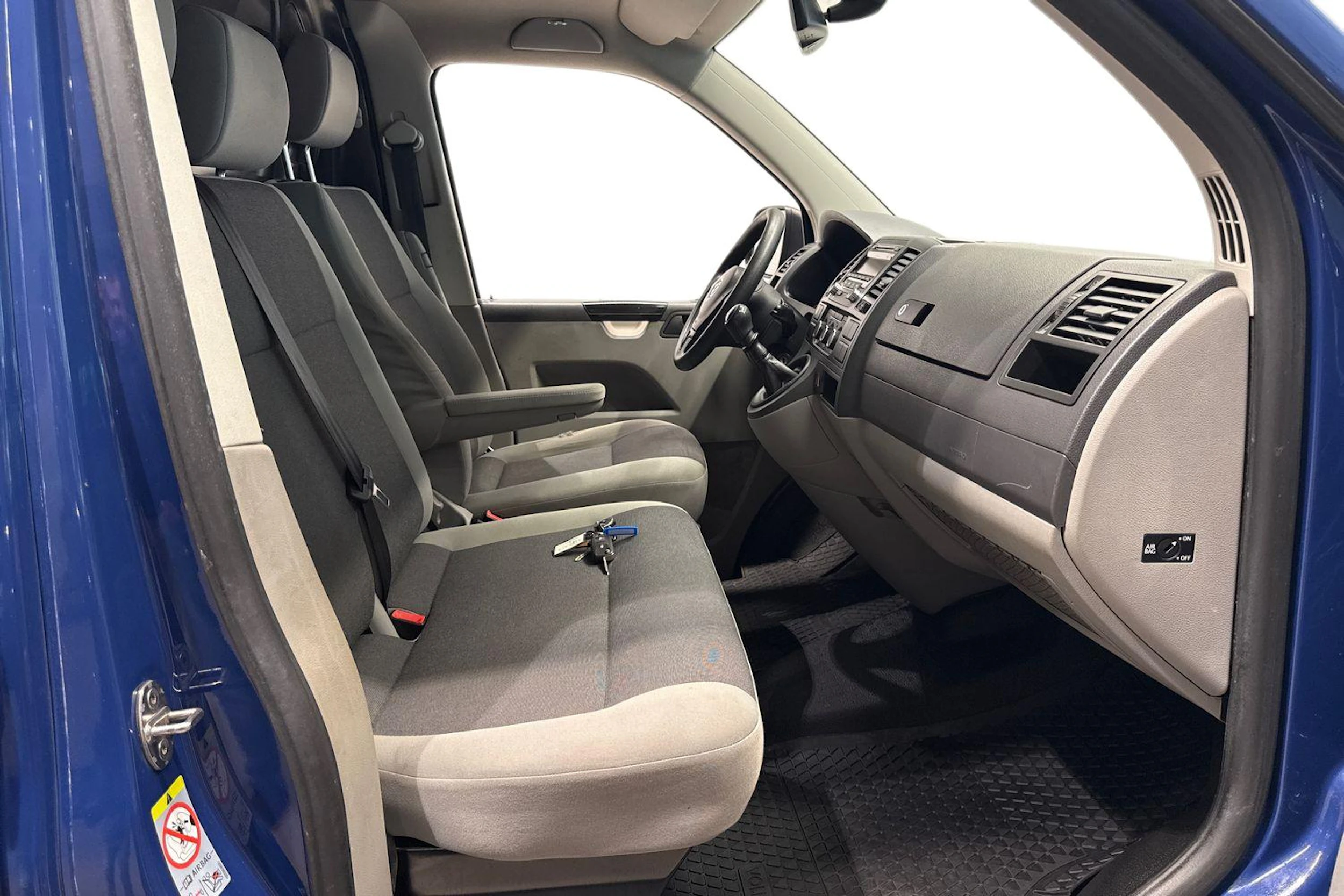 sininen Volkswagen Transporter 2015 kuva 11.
