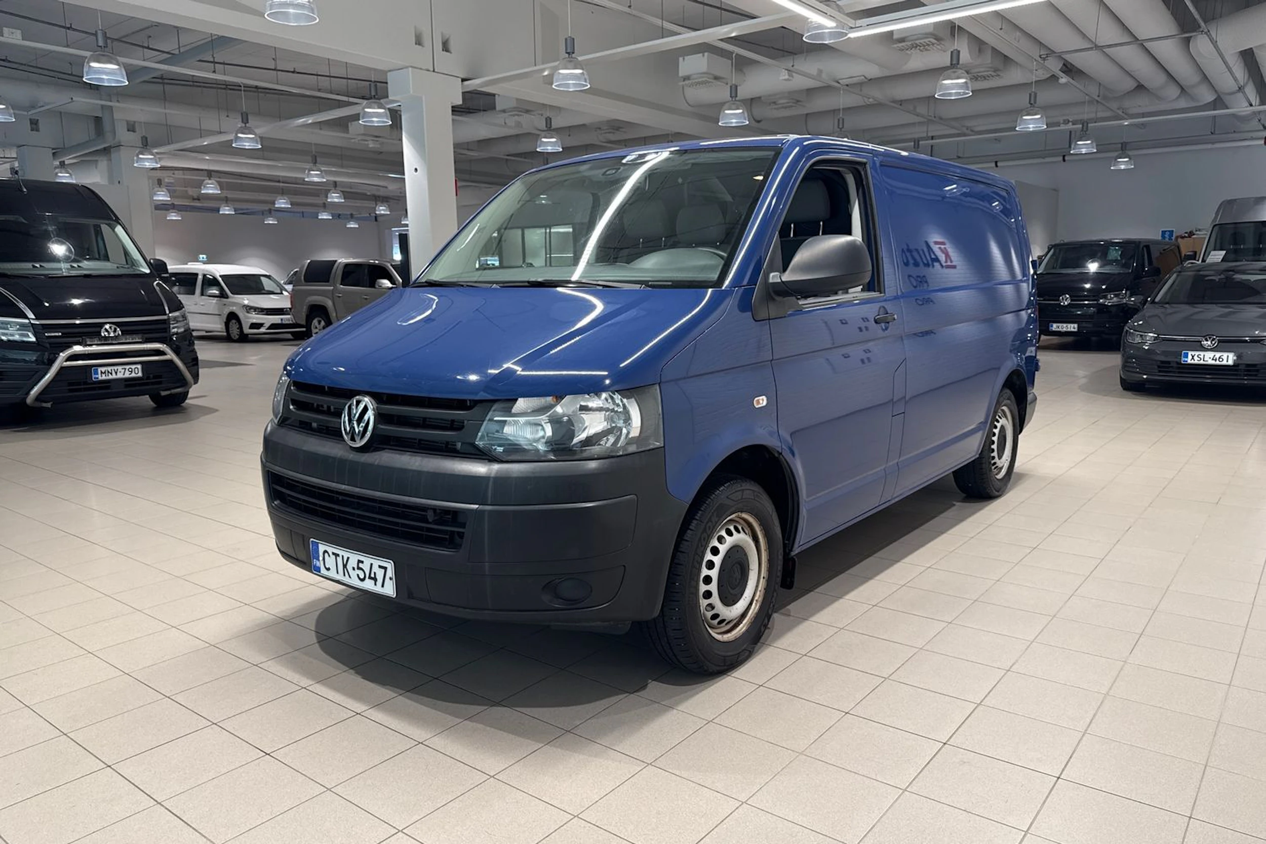 sininen Volkswagen Transporter 2015 kuva 13.