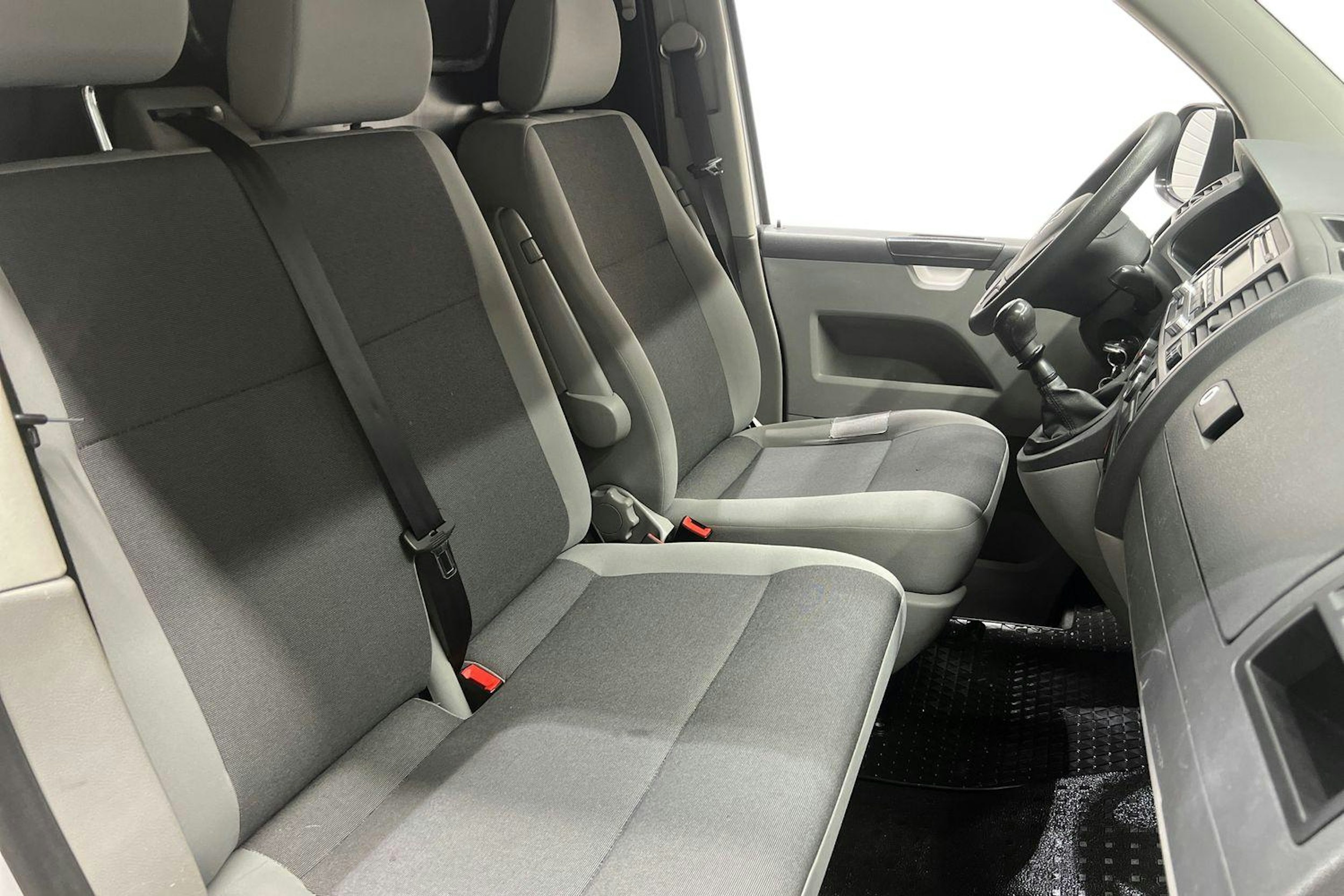 Valkoinen Volkswagen Transporter 2015 kuva 8.