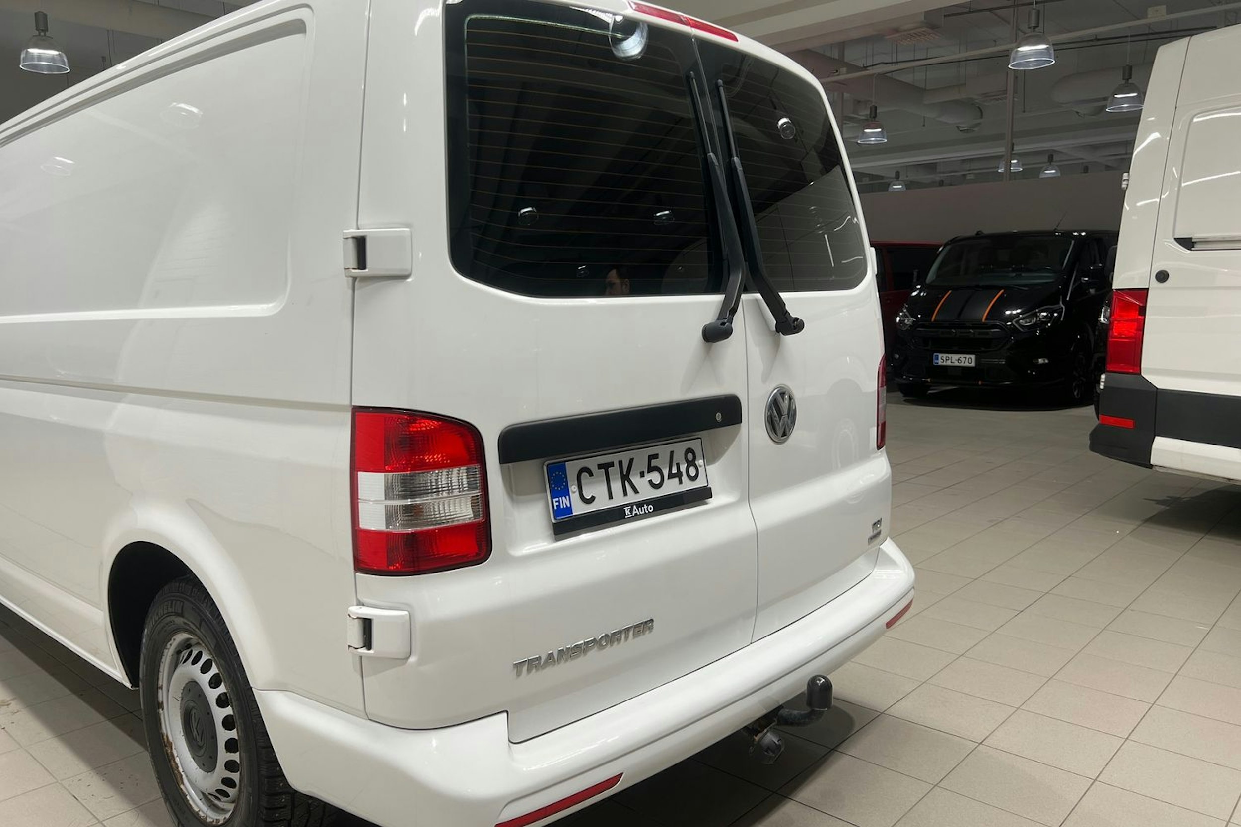 Valkoinen Volkswagen Transporter 2015 kuva 14.