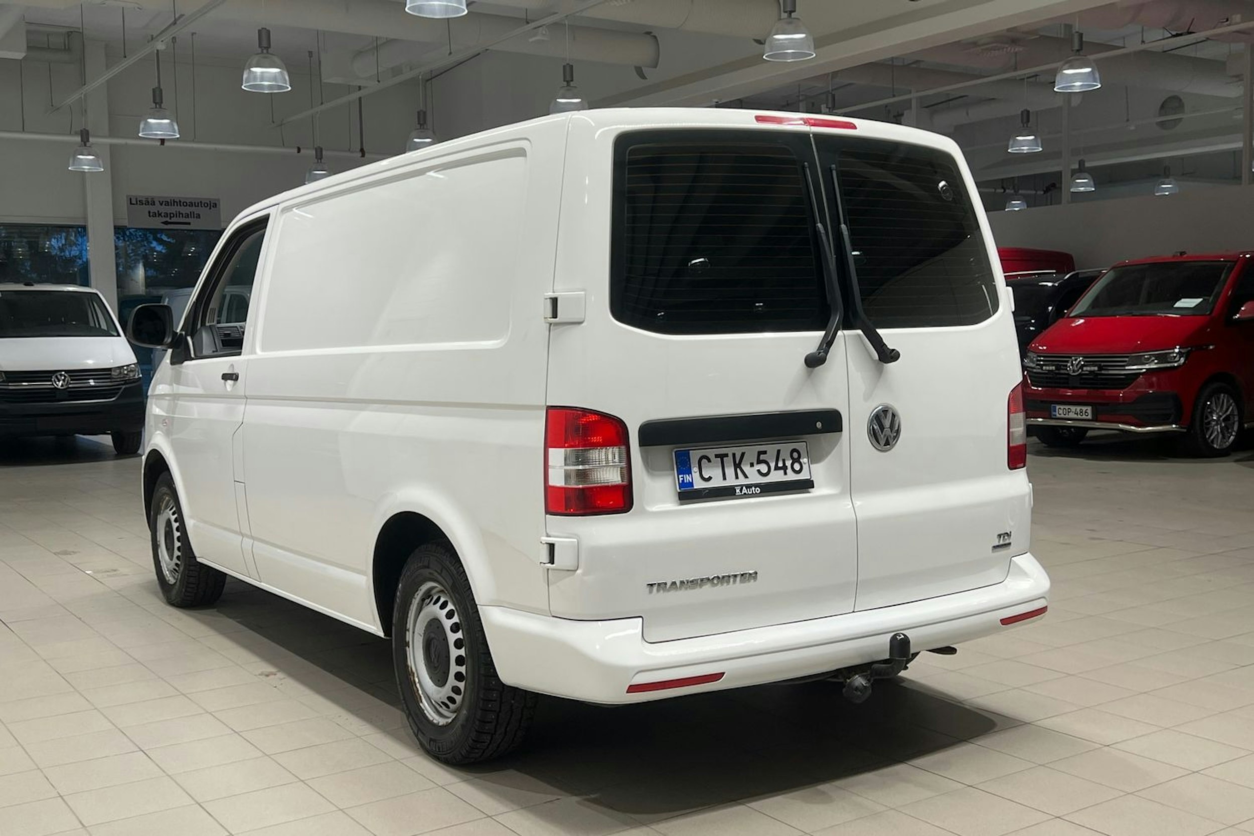 Valkoinen Volkswagen Transporter 2015 kuva 15.