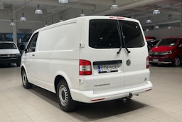 Valkoinen Volkswagen Transporter 2015 kuva 15.