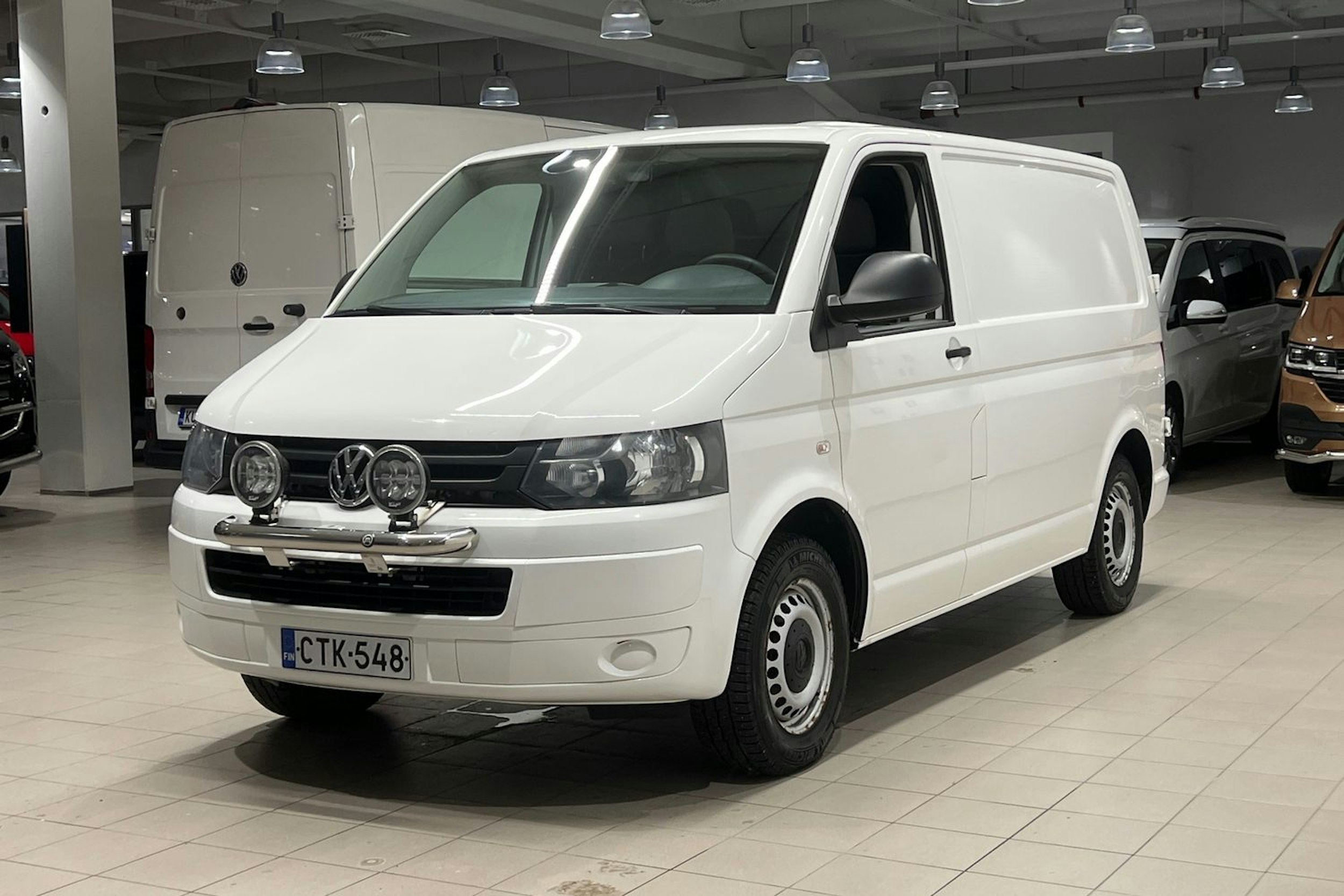 Valkoinen Volkswagen Transporter 2015 kuva 16.