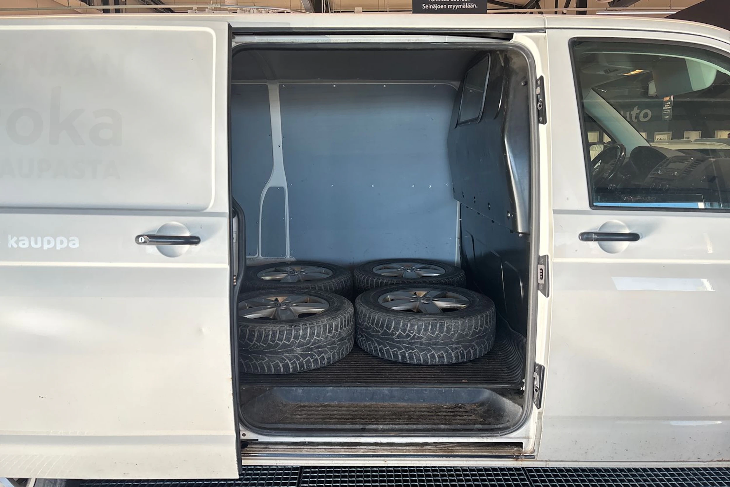 valkoinen Volkswagen Transporter 2015 kuva 4.