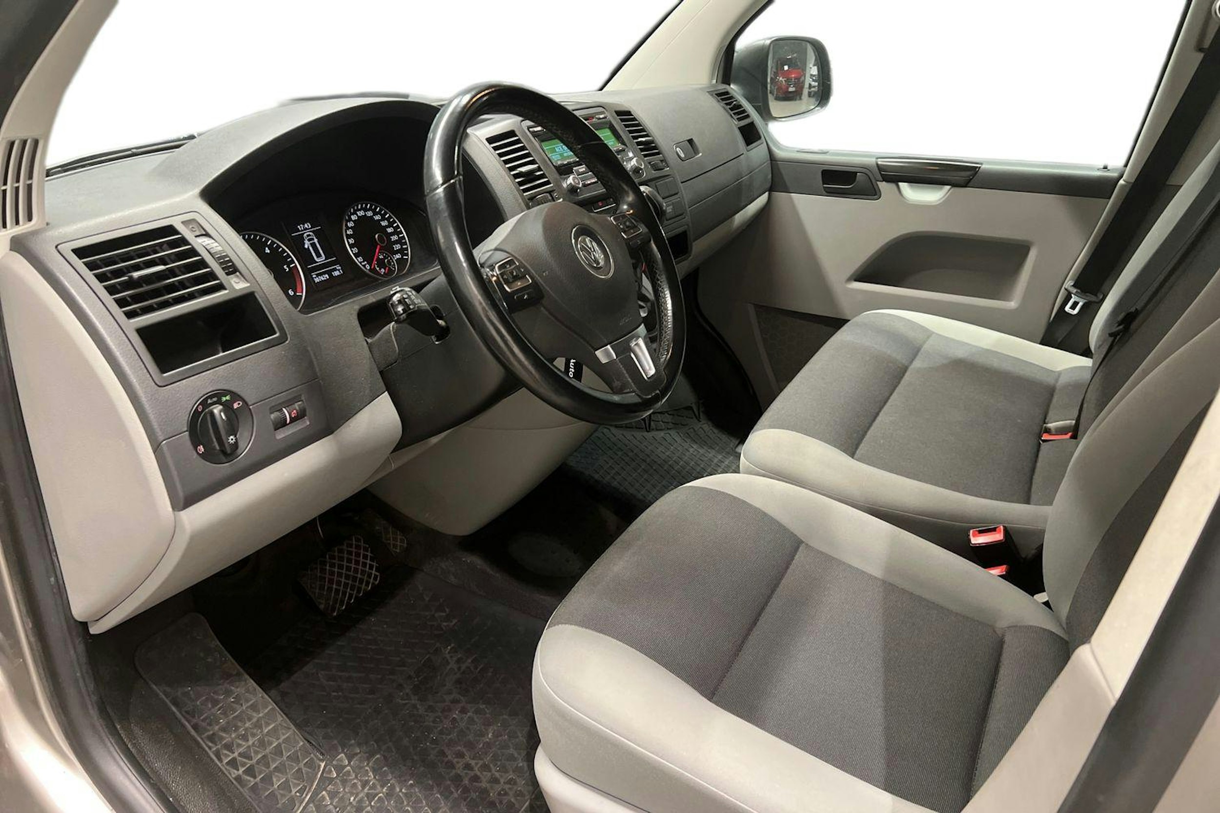 ruskea (beige) Volkswagen Transporter 2015 kuva 3.