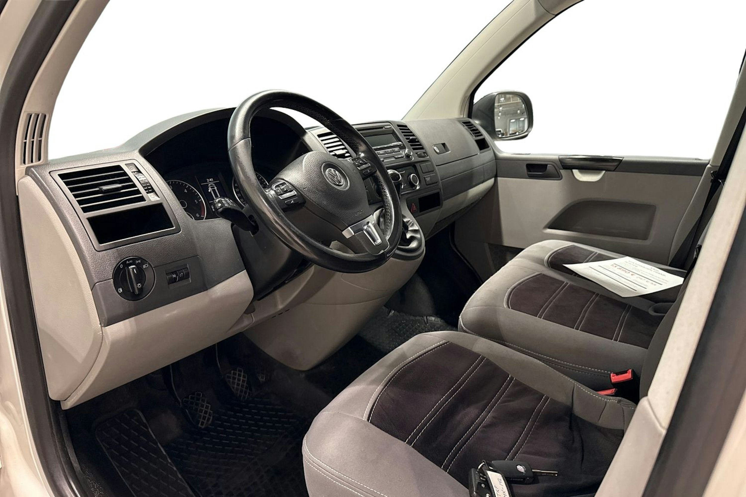 Valkoinen Volkswagen TRANSPORTER 2015 kuva 10.