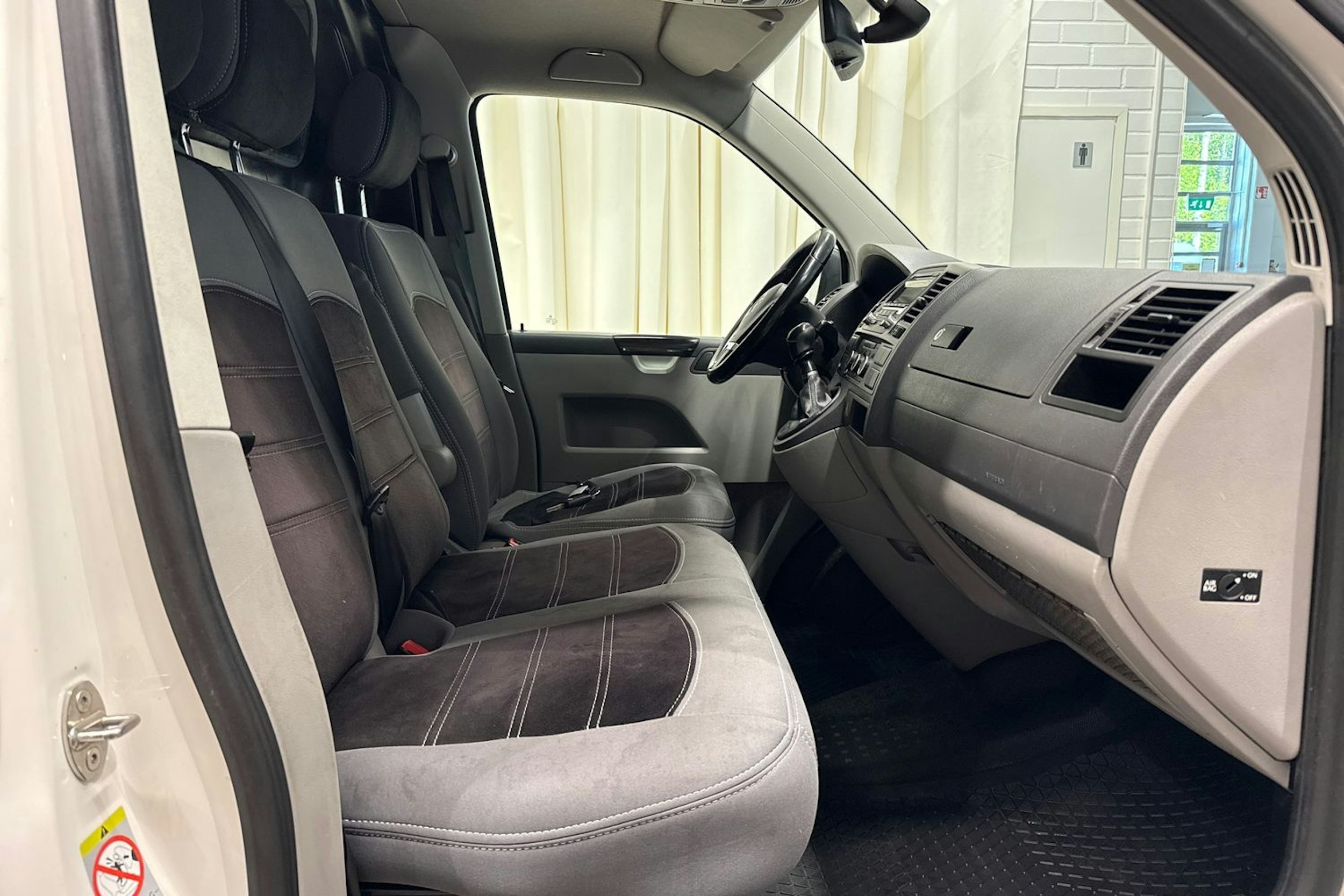Valkoinen Volkswagen TRANSPORTER 2015 kuva 16.