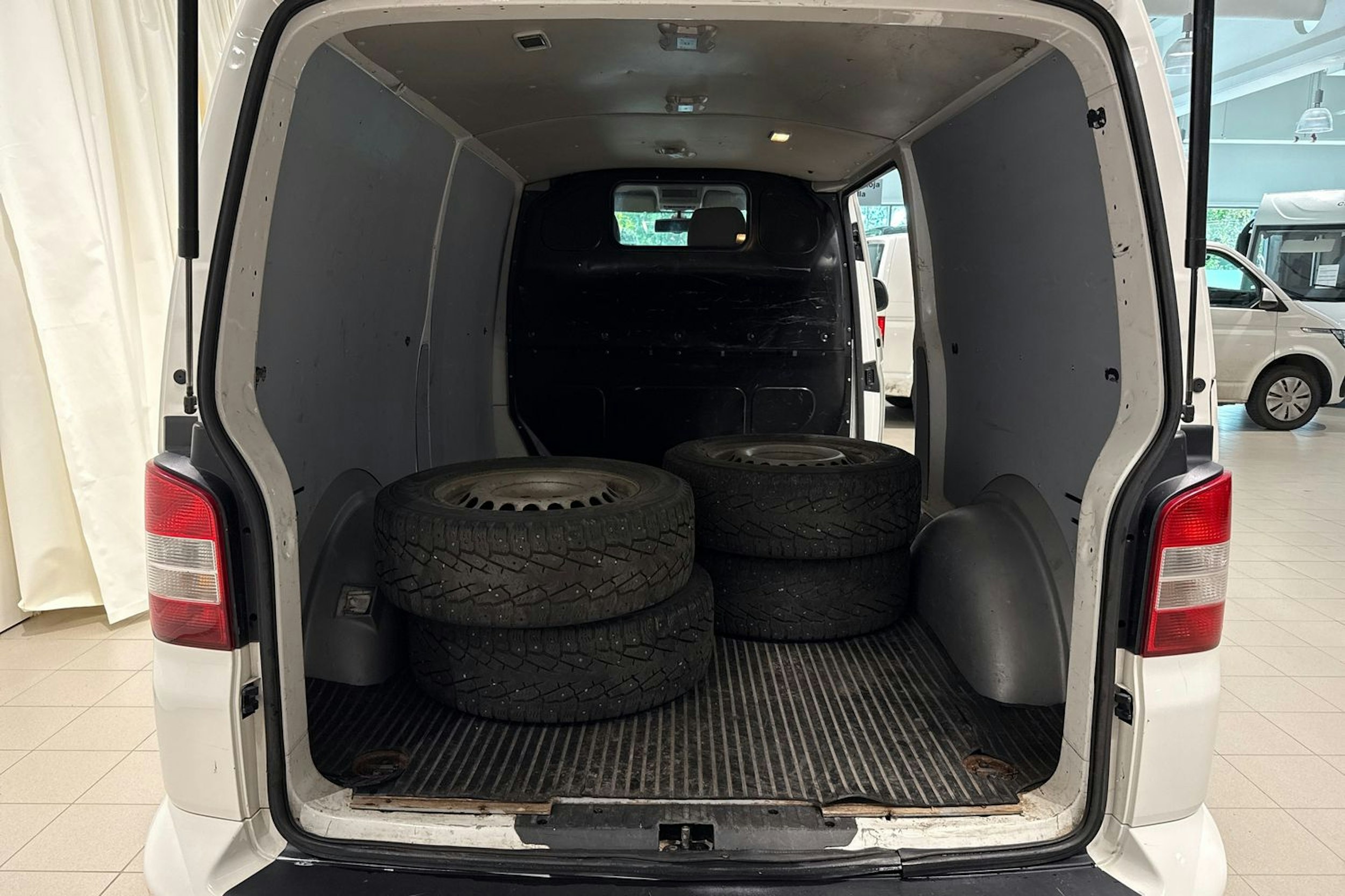 Valkoinen Volkswagen TRANSPORTER 2015 kuva 17.