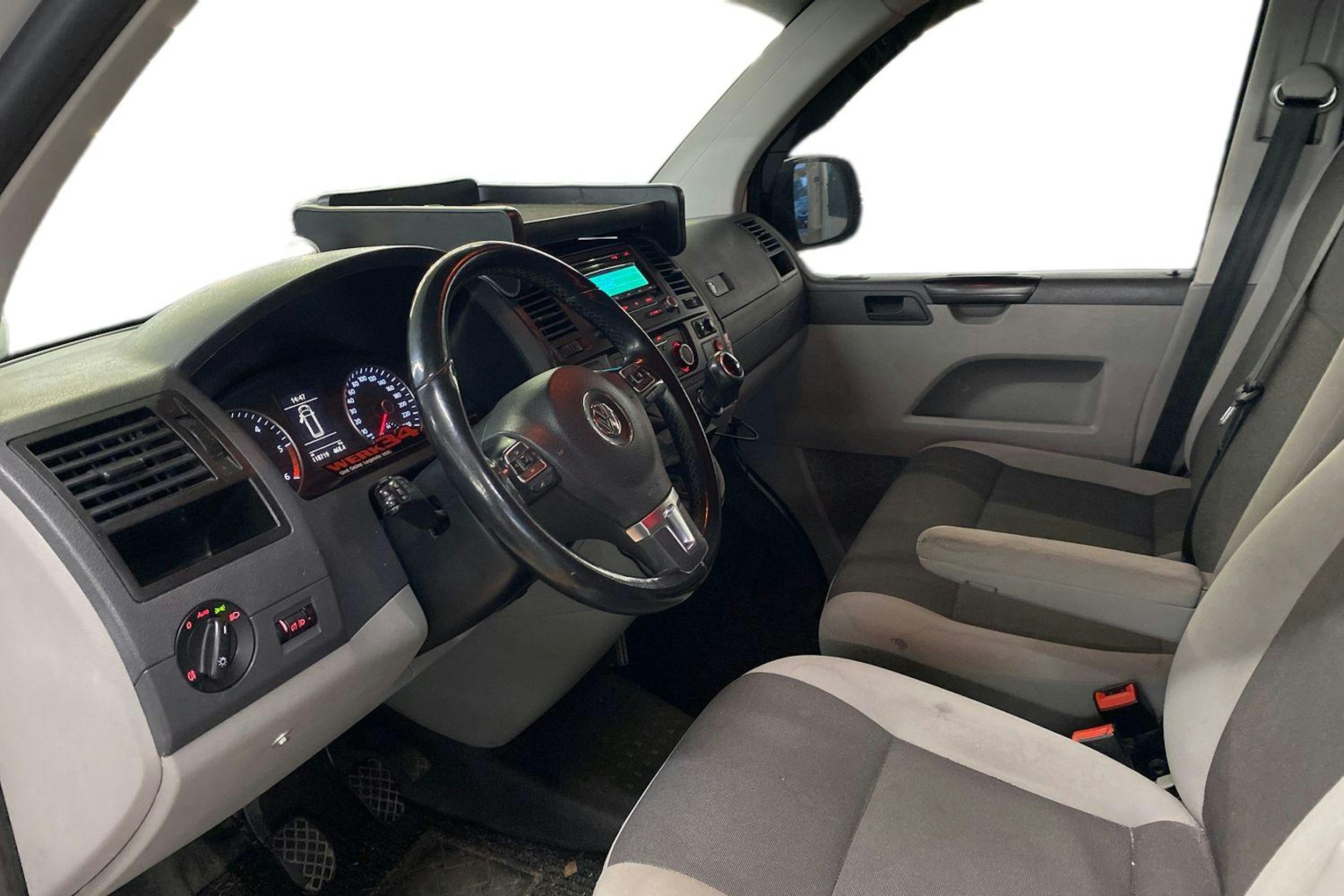 valkoinen Volkswagen Transporter 2015 kuva 3.