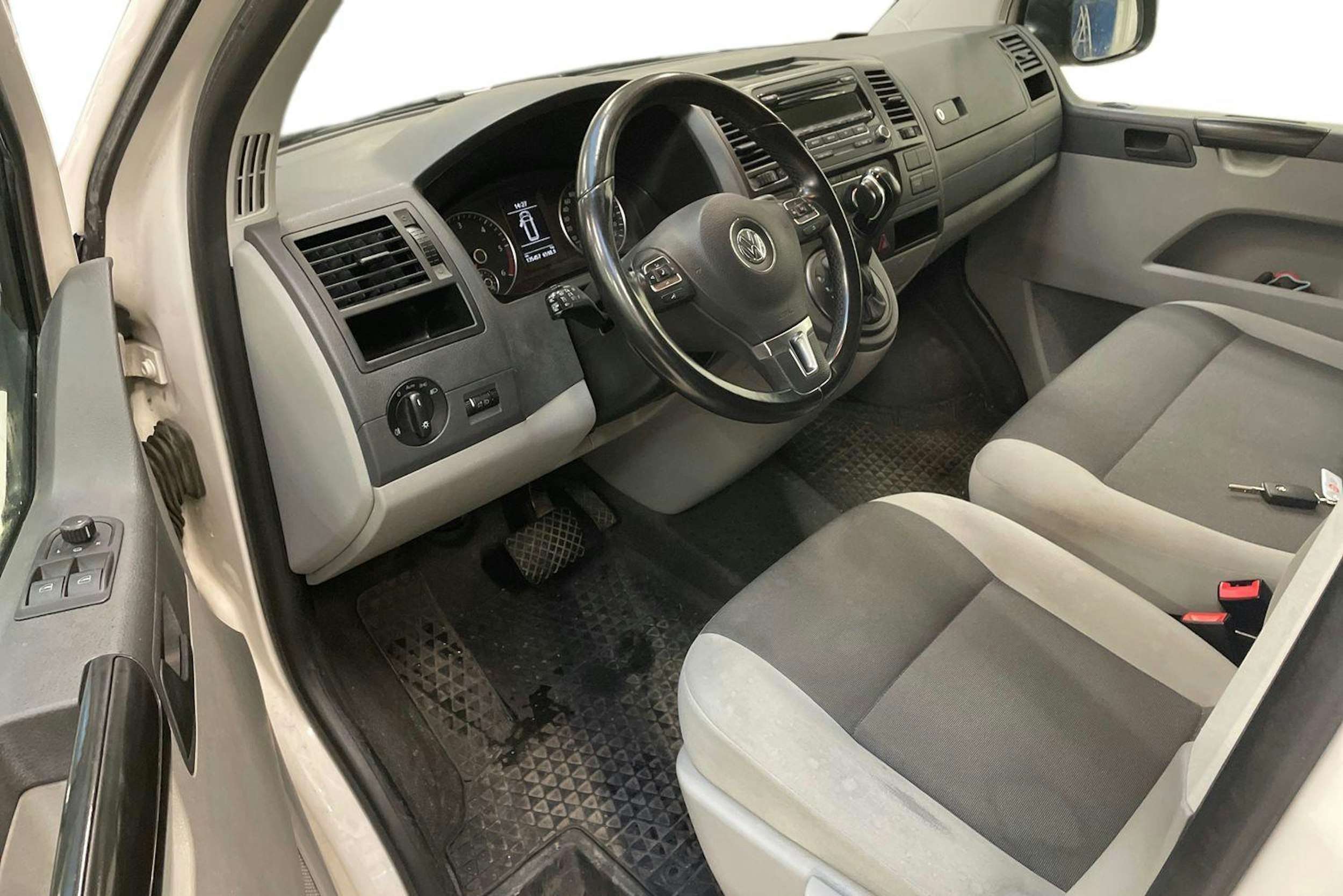 valkoinen Volkswagen Transporter 2015 kuva 3.