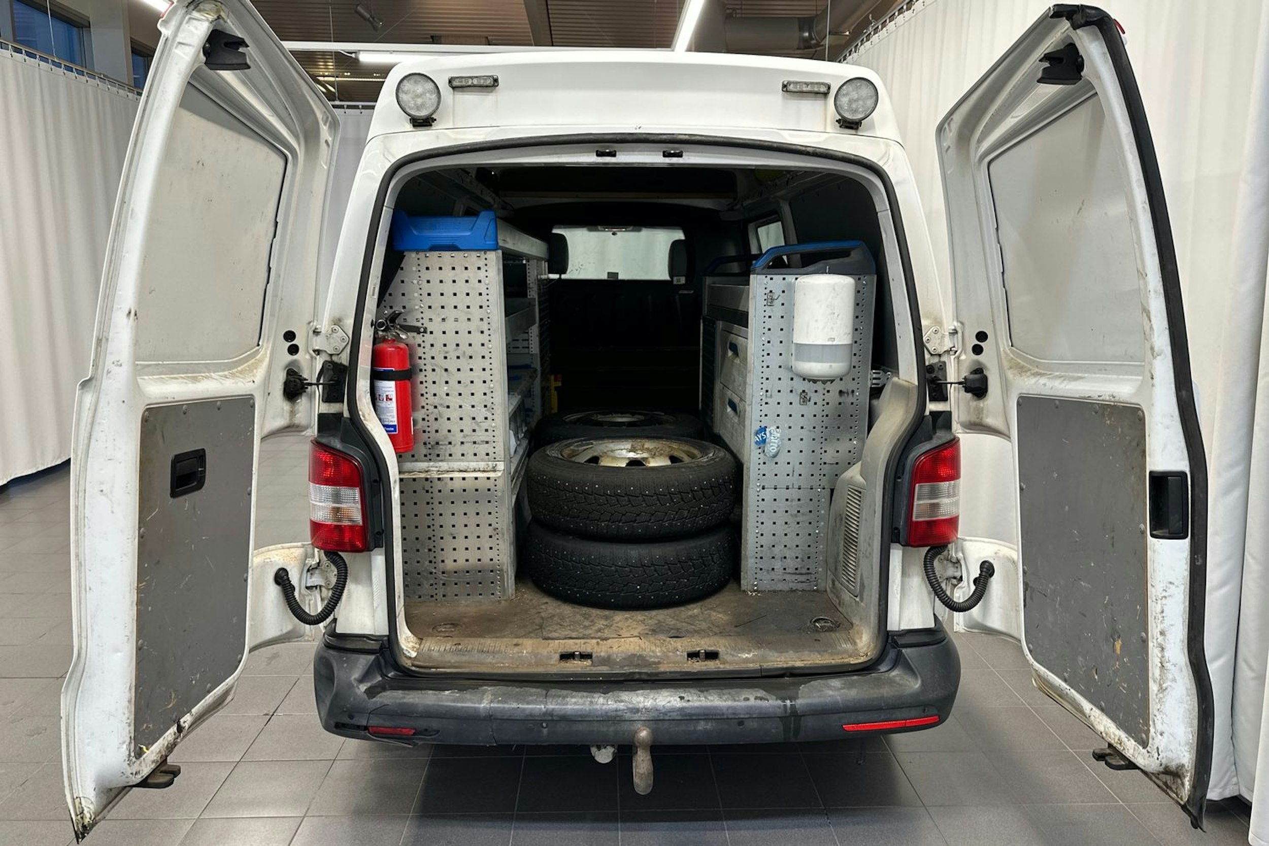 Valkoinen Volkswagen TRANSPORTER 2015 kuva 10.