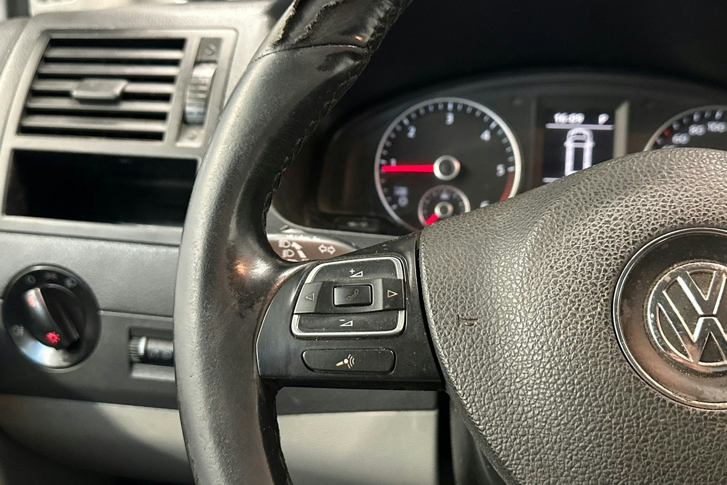 Valkoinen Volkswagen TRANSPORTER 2015 kuva 13.