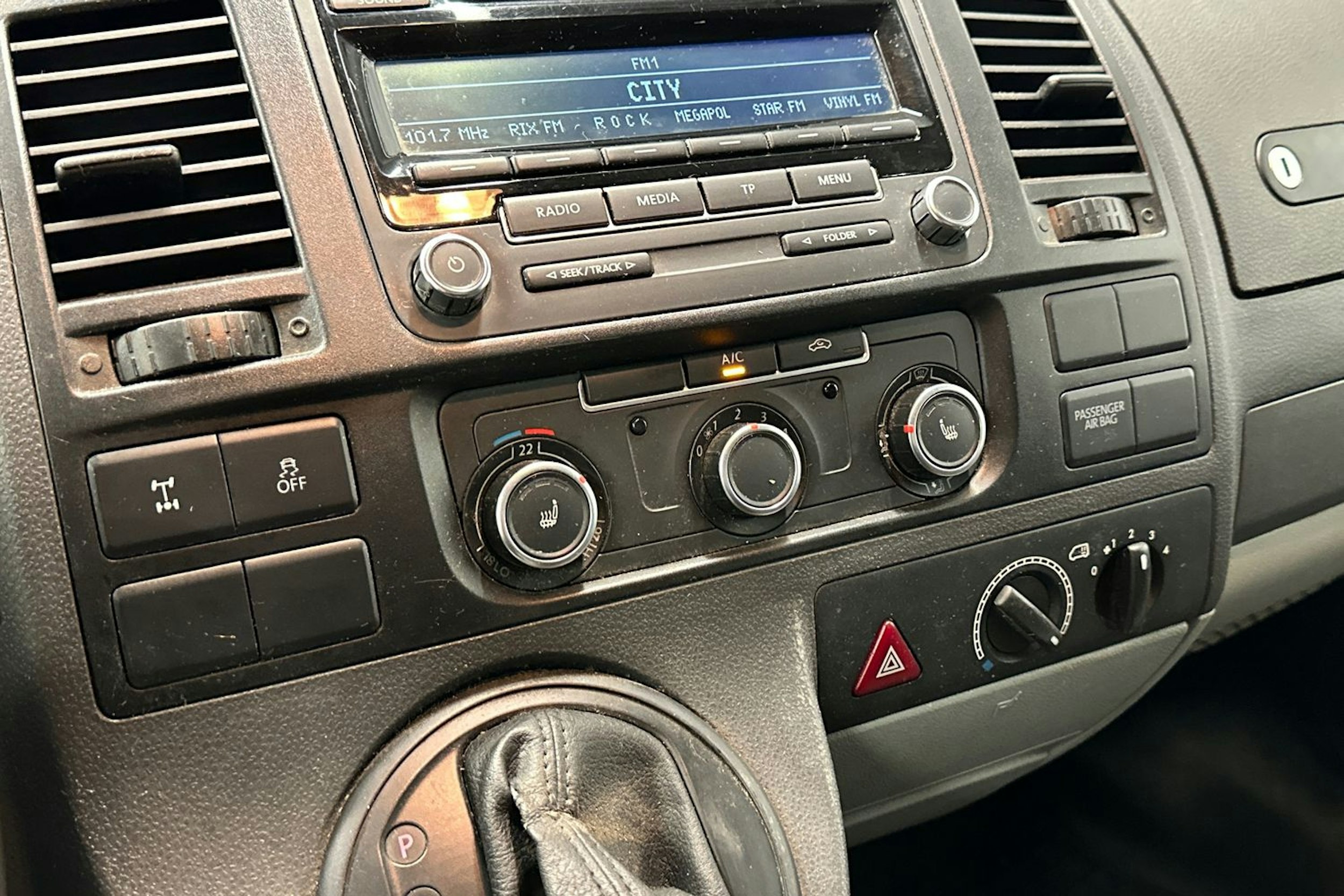 Valkoinen Volkswagen TRANSPORTER 2015 kuva 17.