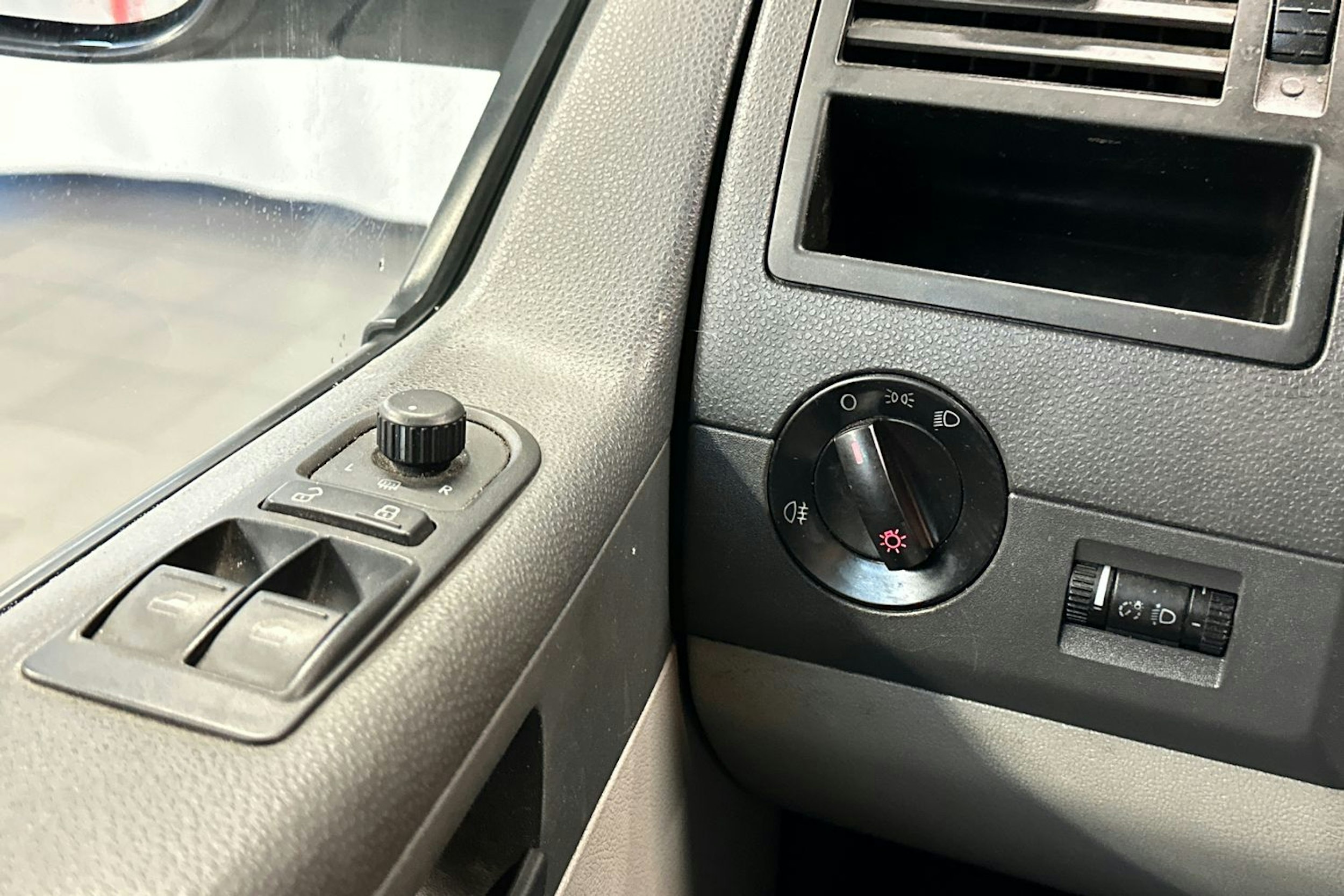 Valkoinen Volkswagen TRANSPORTER 2015 kuva 21.