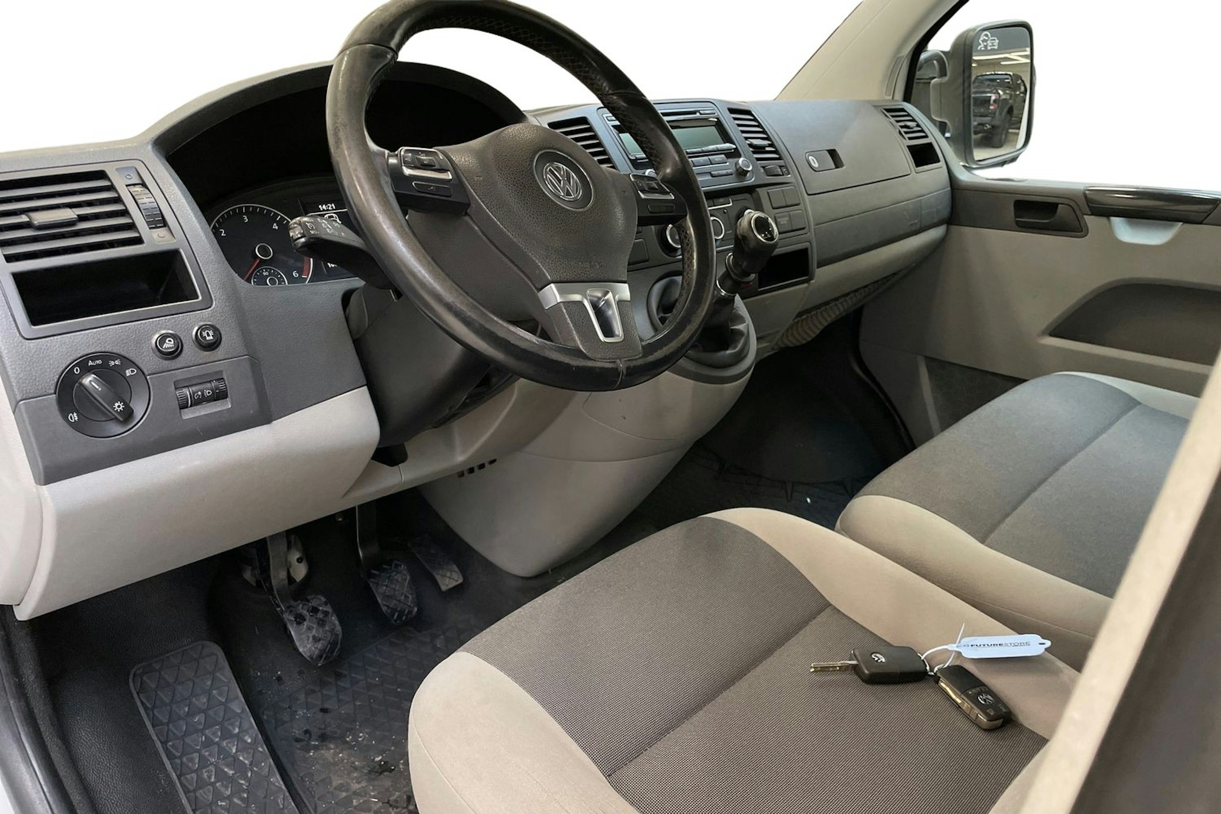 valkoinen Volkswagen Transporter 2015 kuva 7.