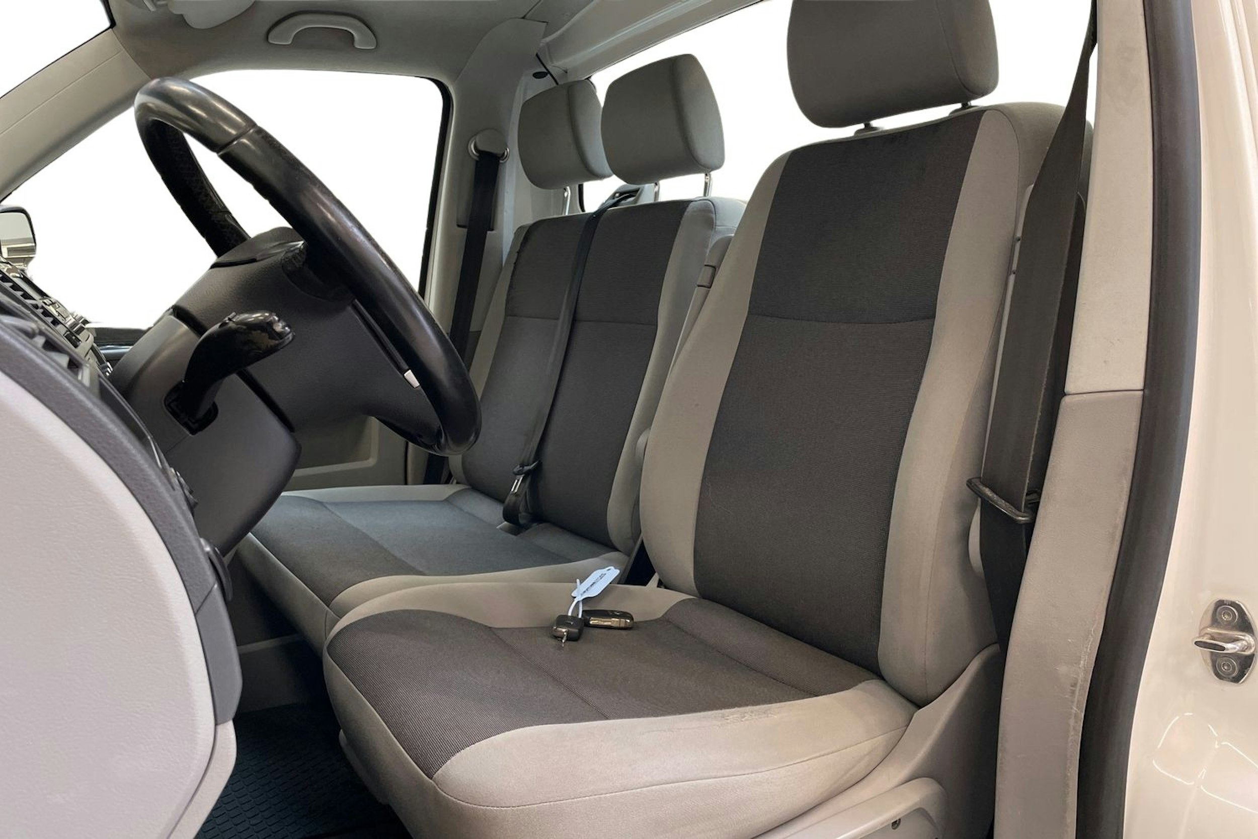 valkoinen Volkswagen Transporter 2015 kuva 9.