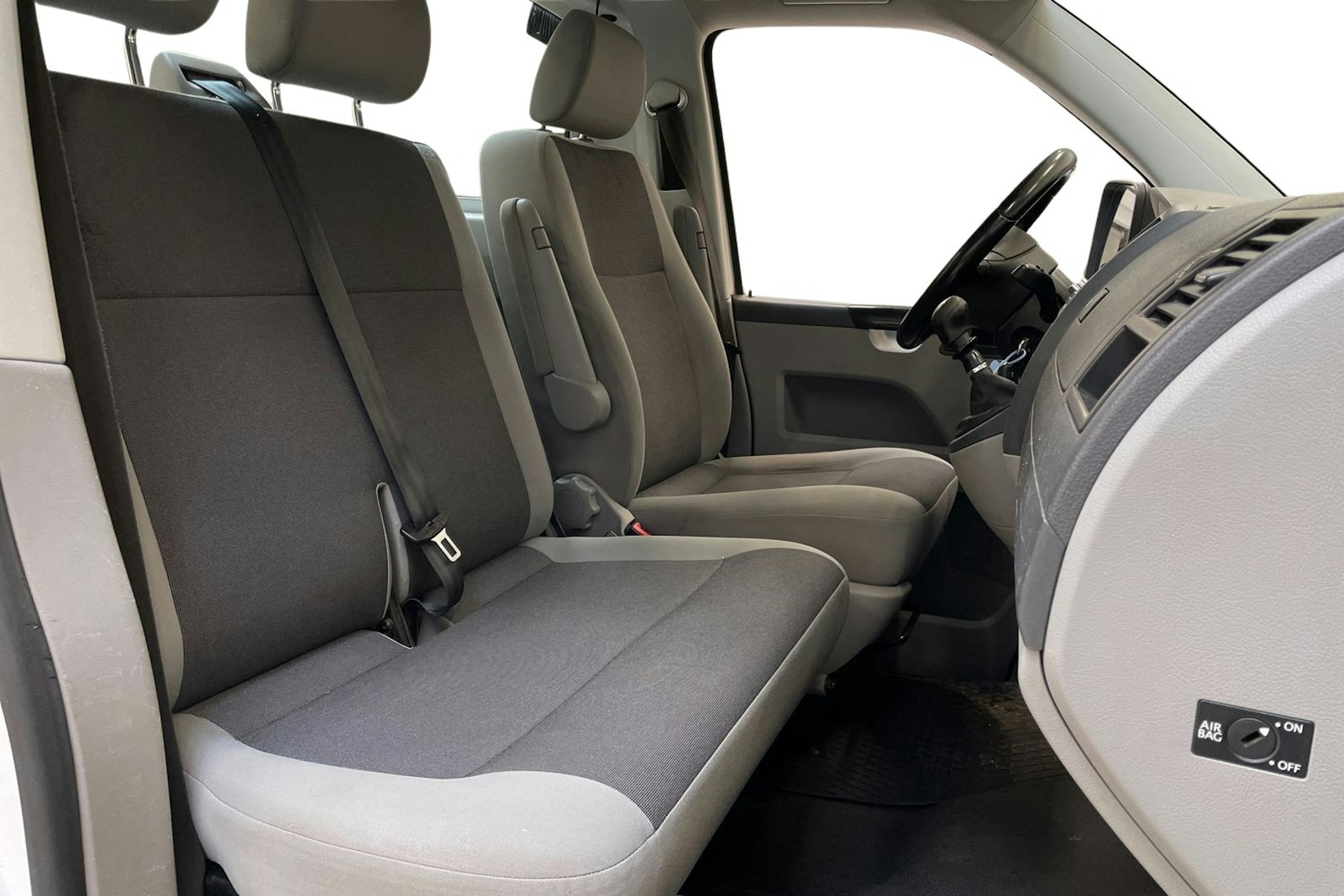valkoinen Volkswagen Transporter 2015 kuva 10.