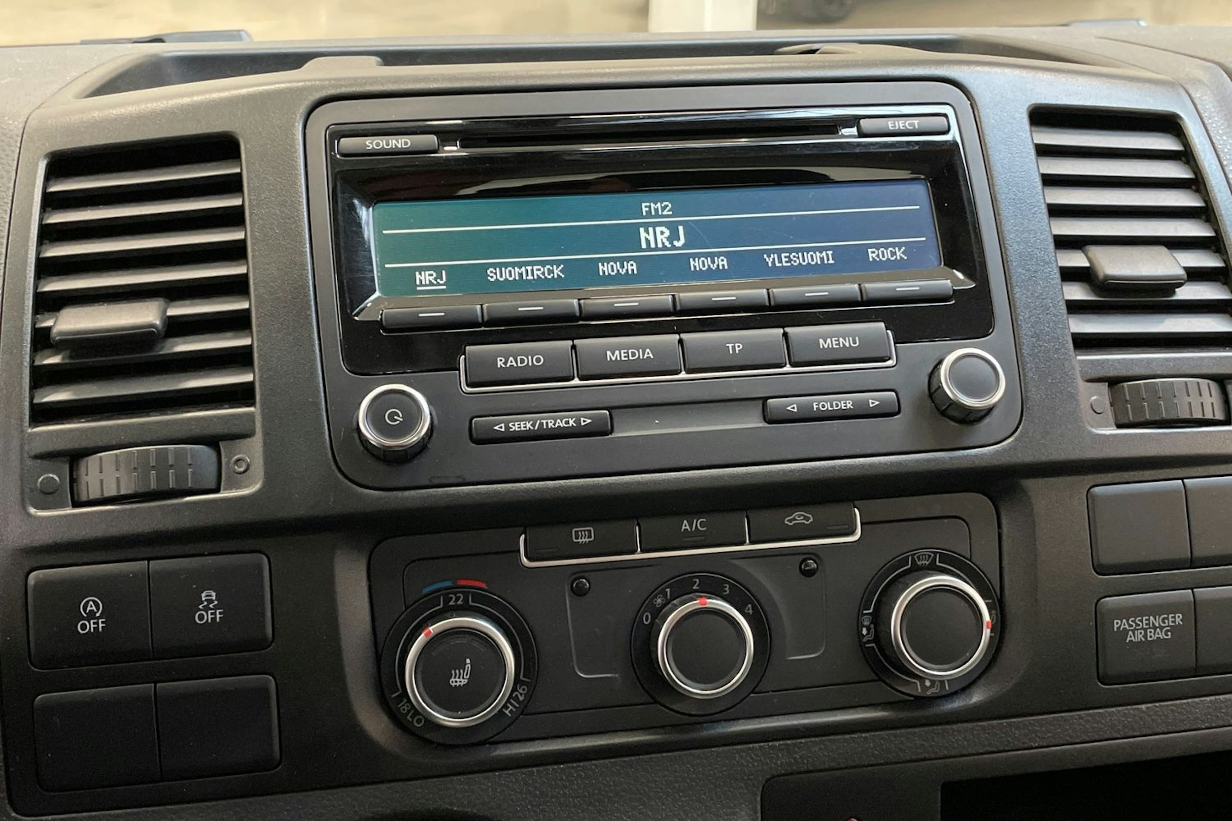 valkoinen Volkswagen Transporter 2015 kuva 16.