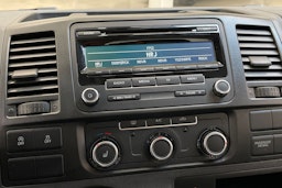 valkoinen Volkswagen Transporter 2015 kuva 16.