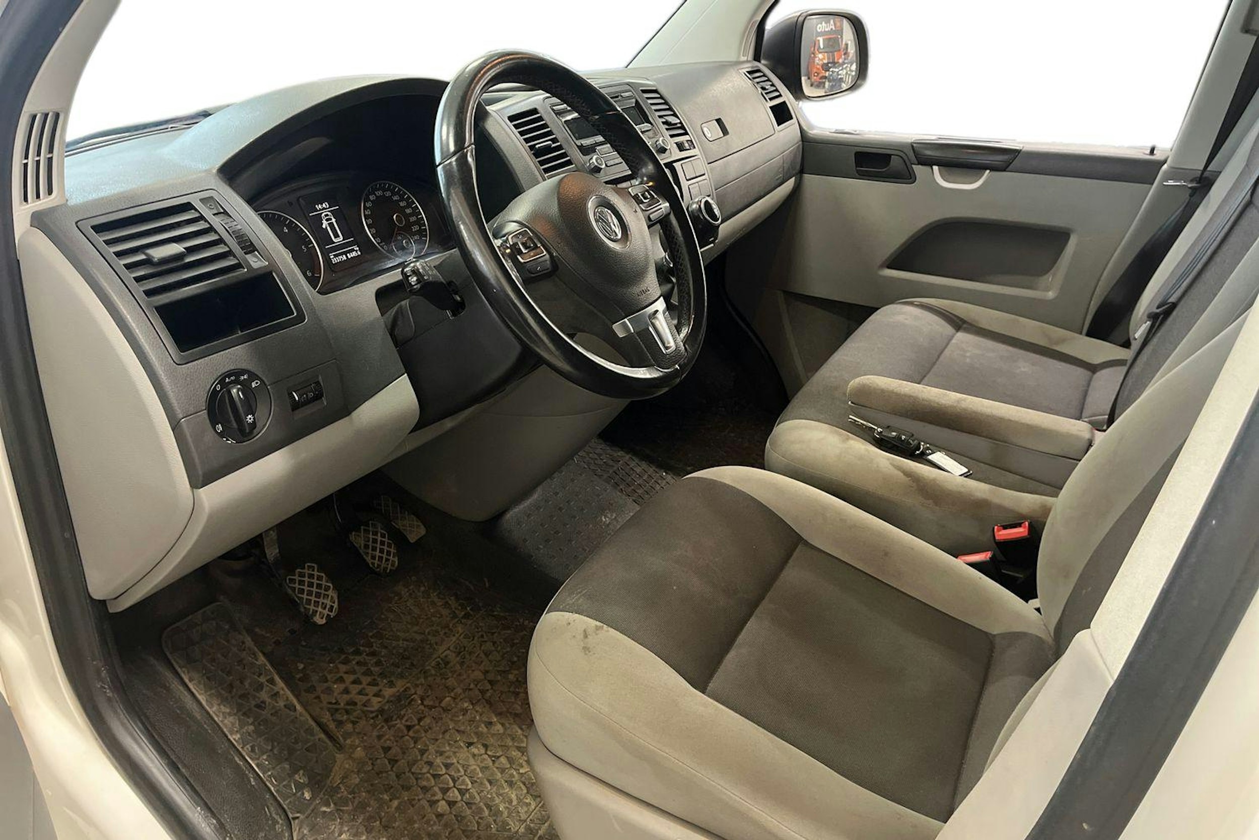 valkoinen Volkswagen Transporter 2015 kuva 3.