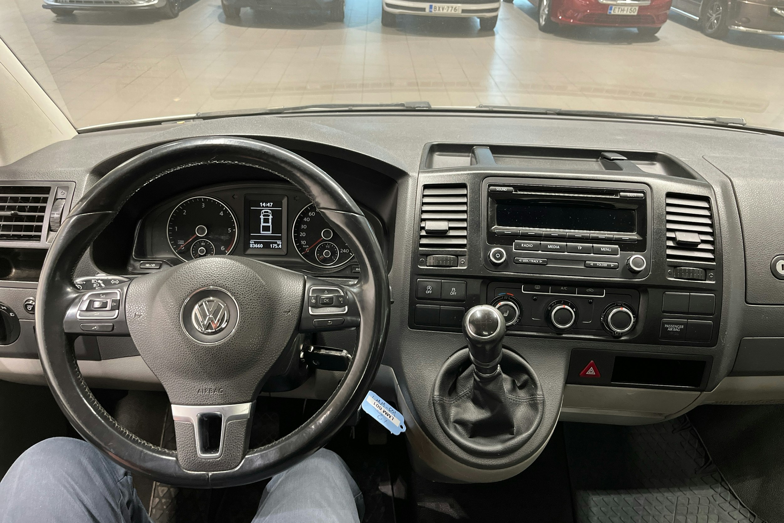 Valkoinen Volkswagen Transporter 2015 kuva 7.