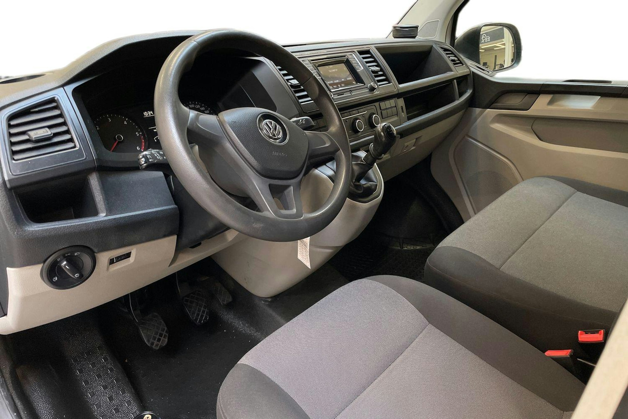 valkoinen Volkswagen Transporter 2015 kuva 7.