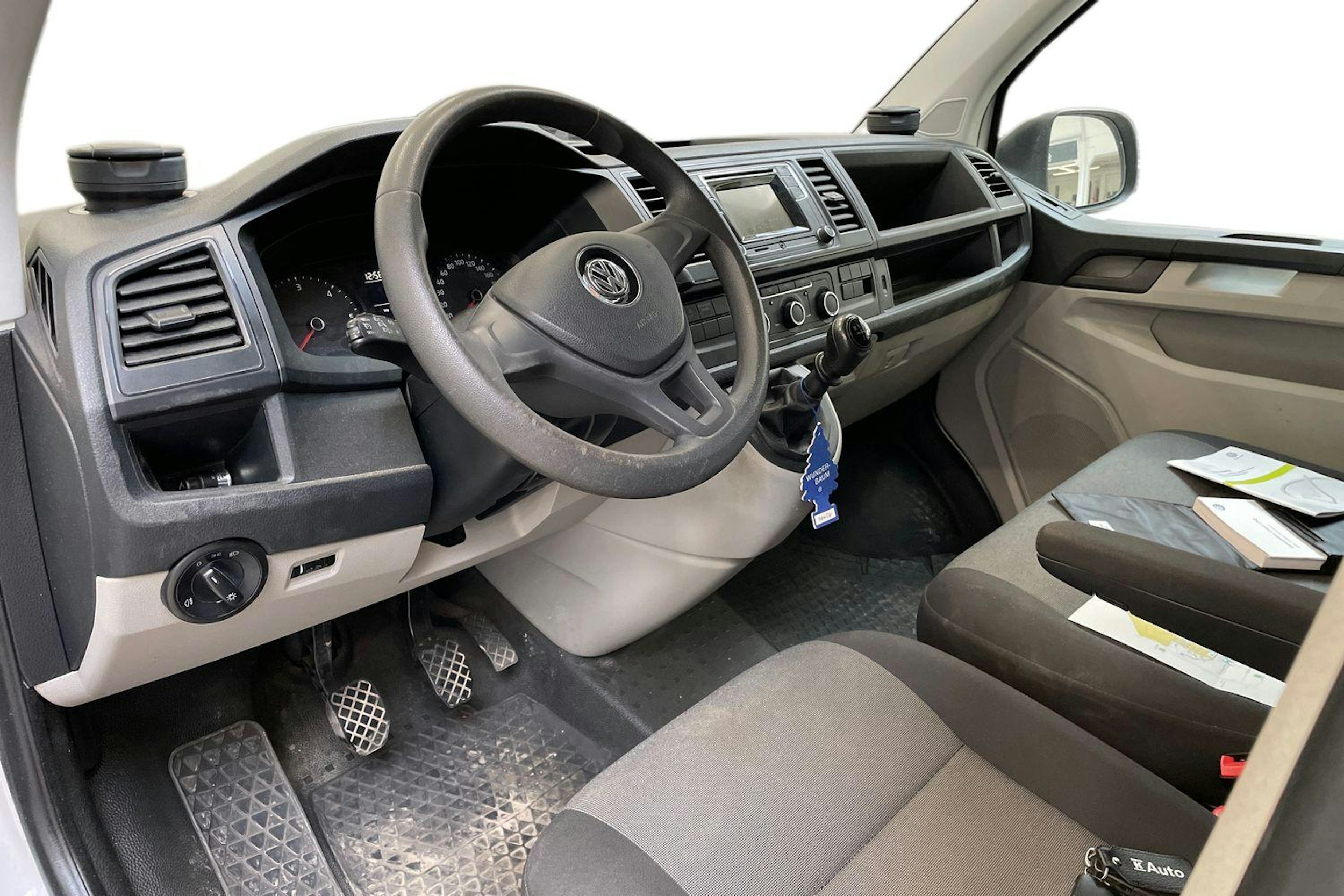 valkoinen Volkswagen Transporter 2015 kuva 3.