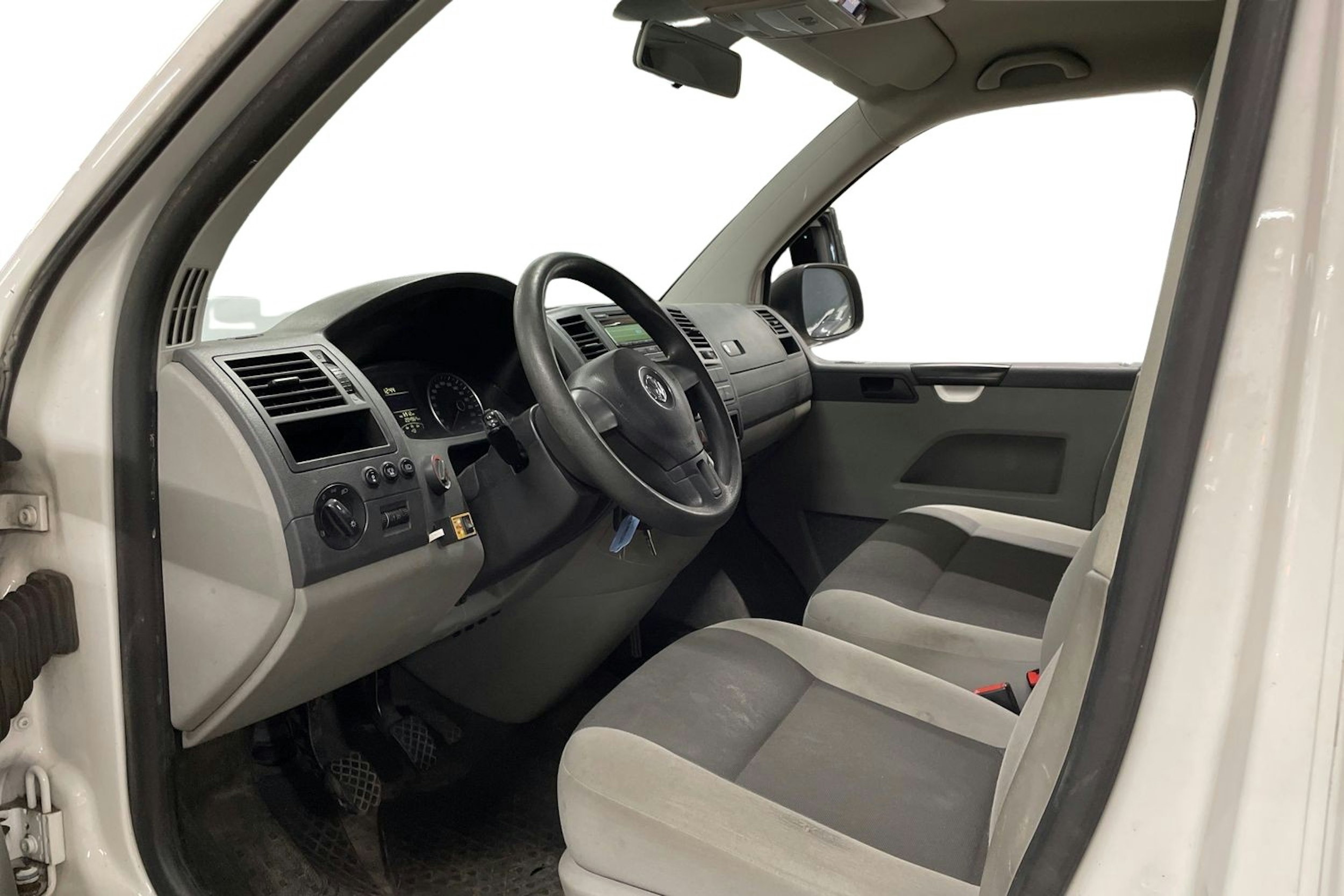 valkoinen Volkswagen Transporter 2015 kuva 3.