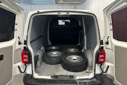 valkoinen Volkswagen Transporter 2015 kuva 15.